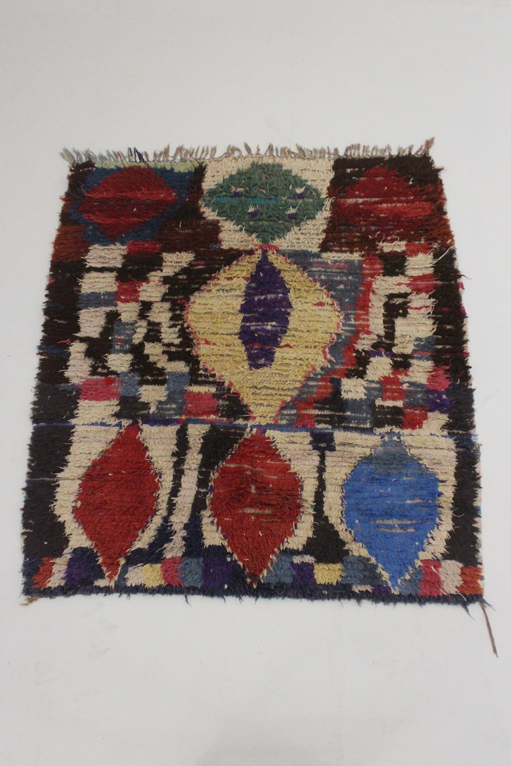 I picked this lovely rug from piles of carpets as I think it is such an original vintage piece! Main colors are brown, red, beige, blue, green, yellow, purple. I really love the composition with the large, rounded diamonds and especially the serie