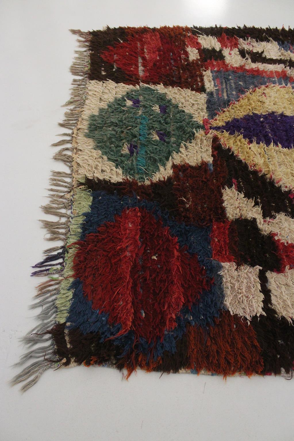 Cotton Vintage Moroccan Boucherouite rug - Multicolor - 5x5.7feet / 154x175cm For Sale