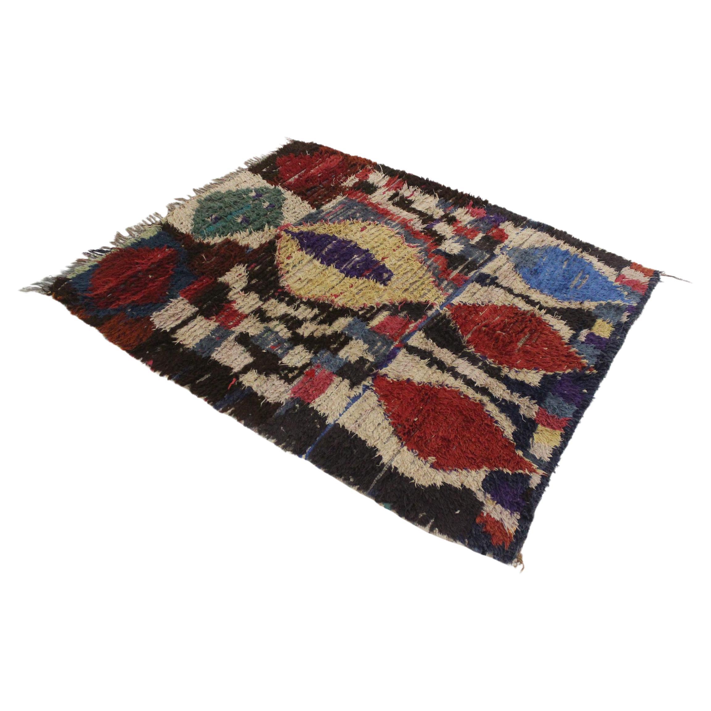 Vintage Moroccan Boucherouite rug - Multicolor - 5x5.7feet / 154x175cm For Sale