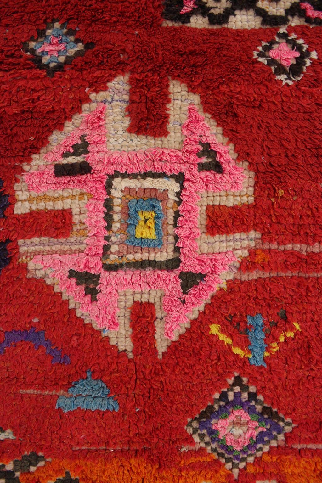 Vintage Moroccan Boucherouite rug- Red/rainbow - 4-4.6x8.5feet / 123-140x260cm For Sale 5