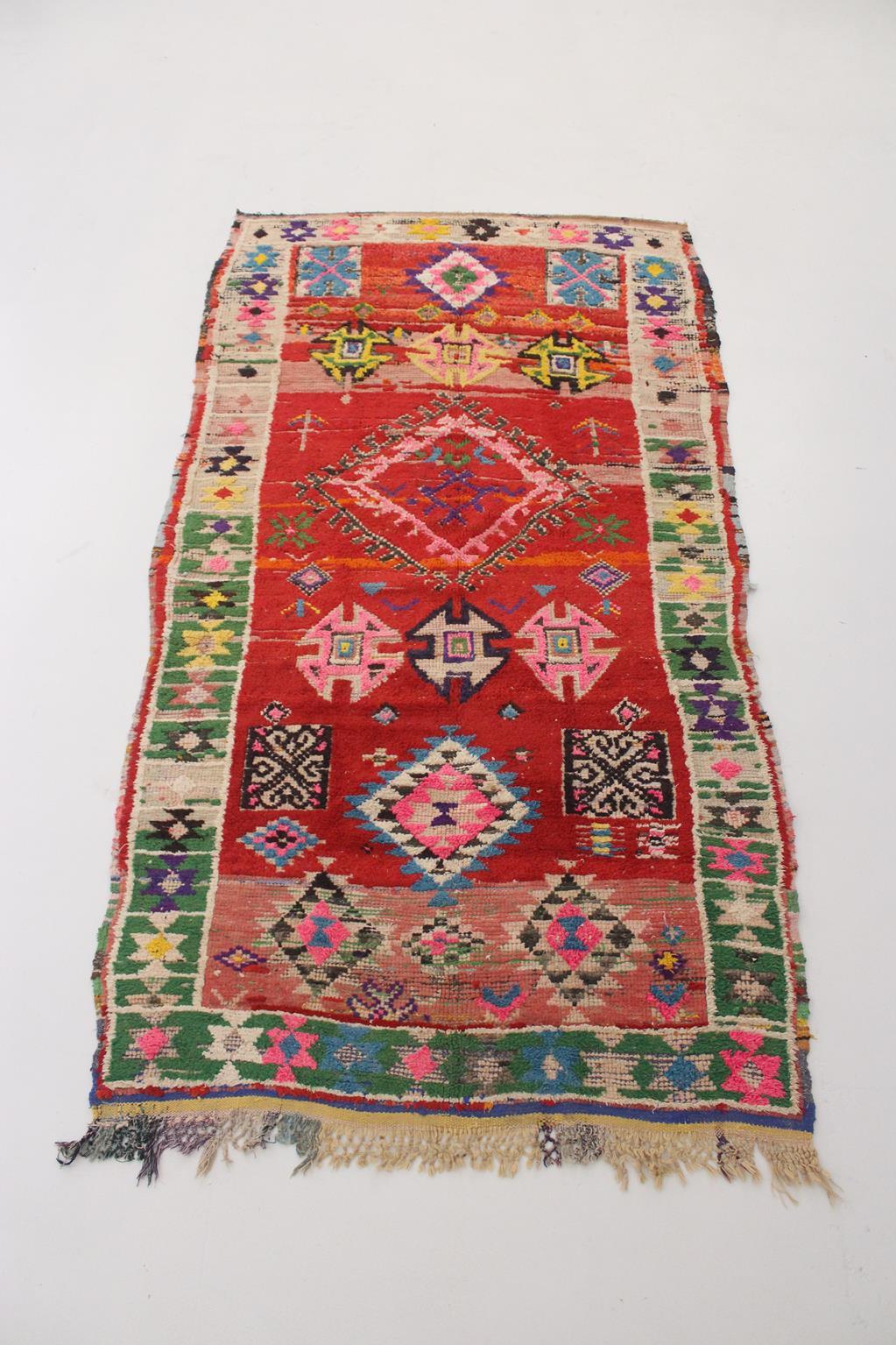 Vintage Moroccan Boucherouite rug- Red/rainbow - 4-4.6x8.5feet / 123-140x260cm In Good Condition For Sale In Marrakech, MA