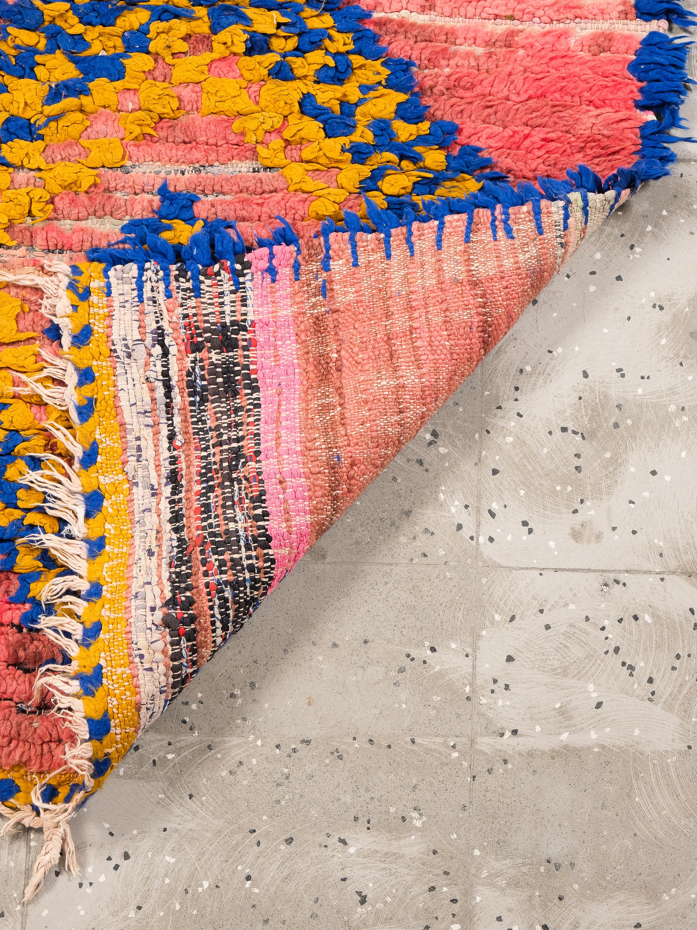 Alfombra marroquí vintage Boucherouite con motivo de diamantes siglo XX en venta