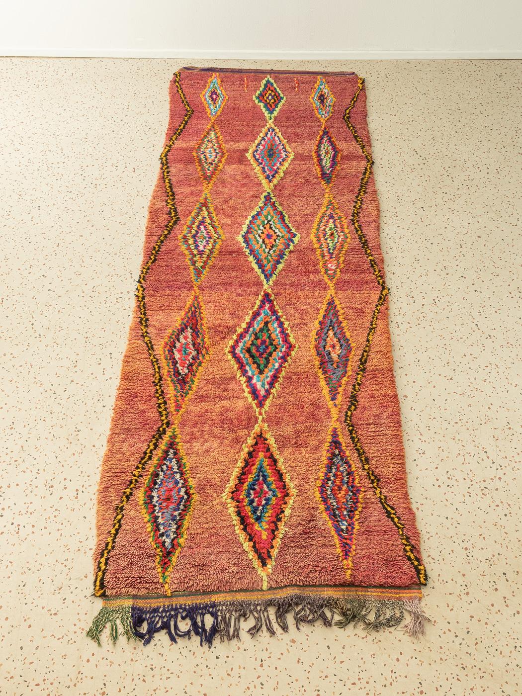  Vintage marokkanische Boujad, Berber Teppich Mittlerer Atlas Gebirge Rot Multicolor (Marokkanisch) im Angebot