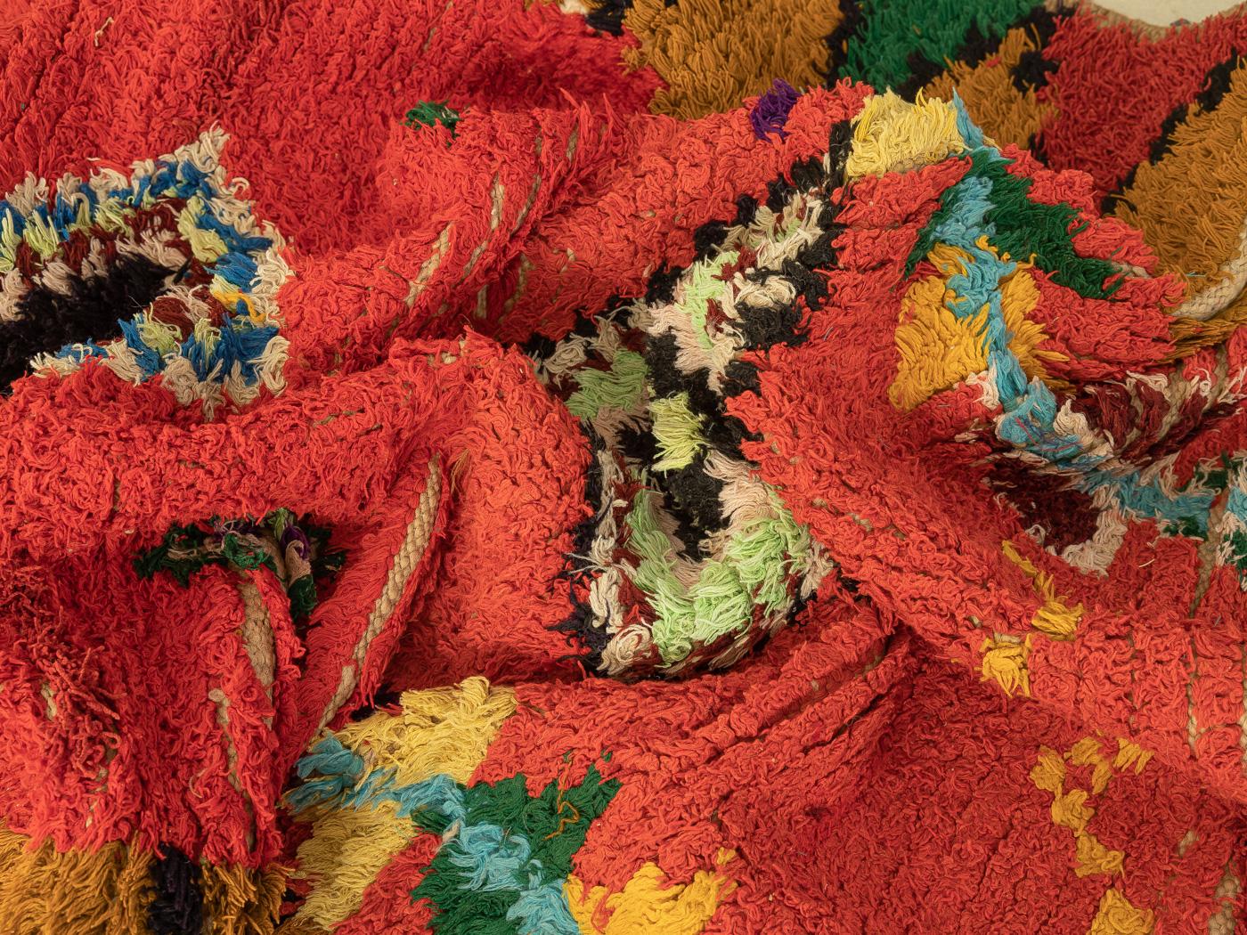 Marokkanischer Boujad-Berberteppich aus dem Mittleren Atlasgebirge in Rot, mehrfarbig im Zustand „Gut“ im Angebot in Neuss, NW