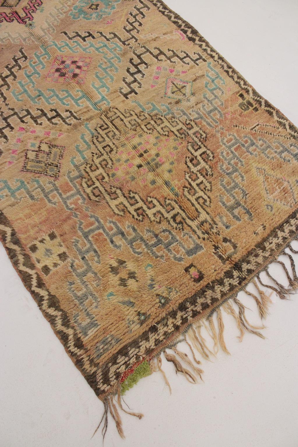 Vintage Moroccan Boujad rug - Dusty peach - 4.7-5.5x9.8feet / 145-169x301cm For Sale 7