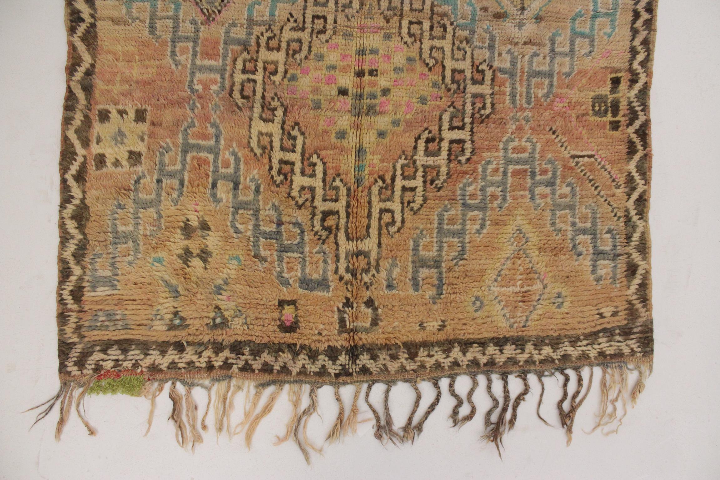 Vintage Moroccan Boujad rug - Dusty peach - 4.7-5.5x9.8feet / 145-169x301cm For Sale 8