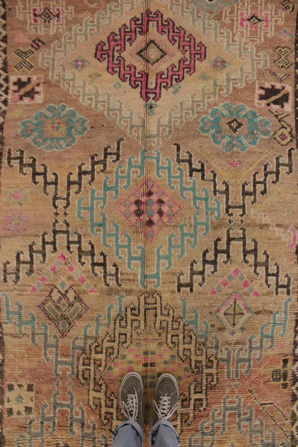 Vintage Moroccan Boujad rug - Dusty peach - 4.7-5.5x9.8feet / 145-169x301cm For Sale 9
