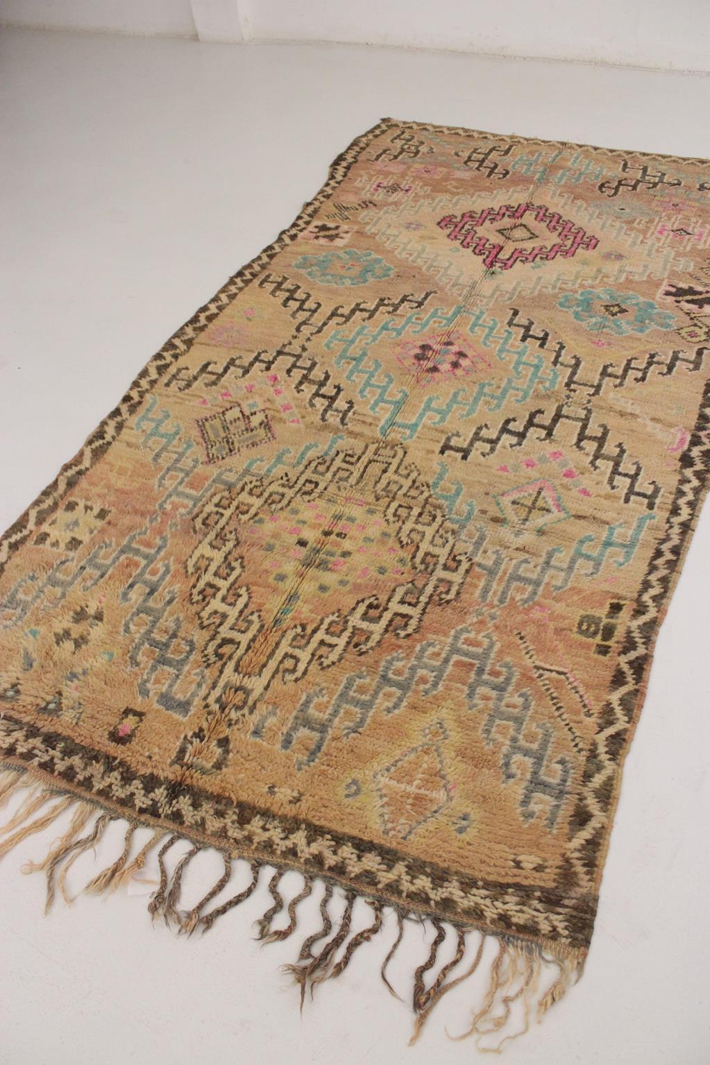 Vintage Moroccan Boujad rug - Dusty peach - 4.7-5.5x9.8feet / 145-169x301cm For Sale 14
