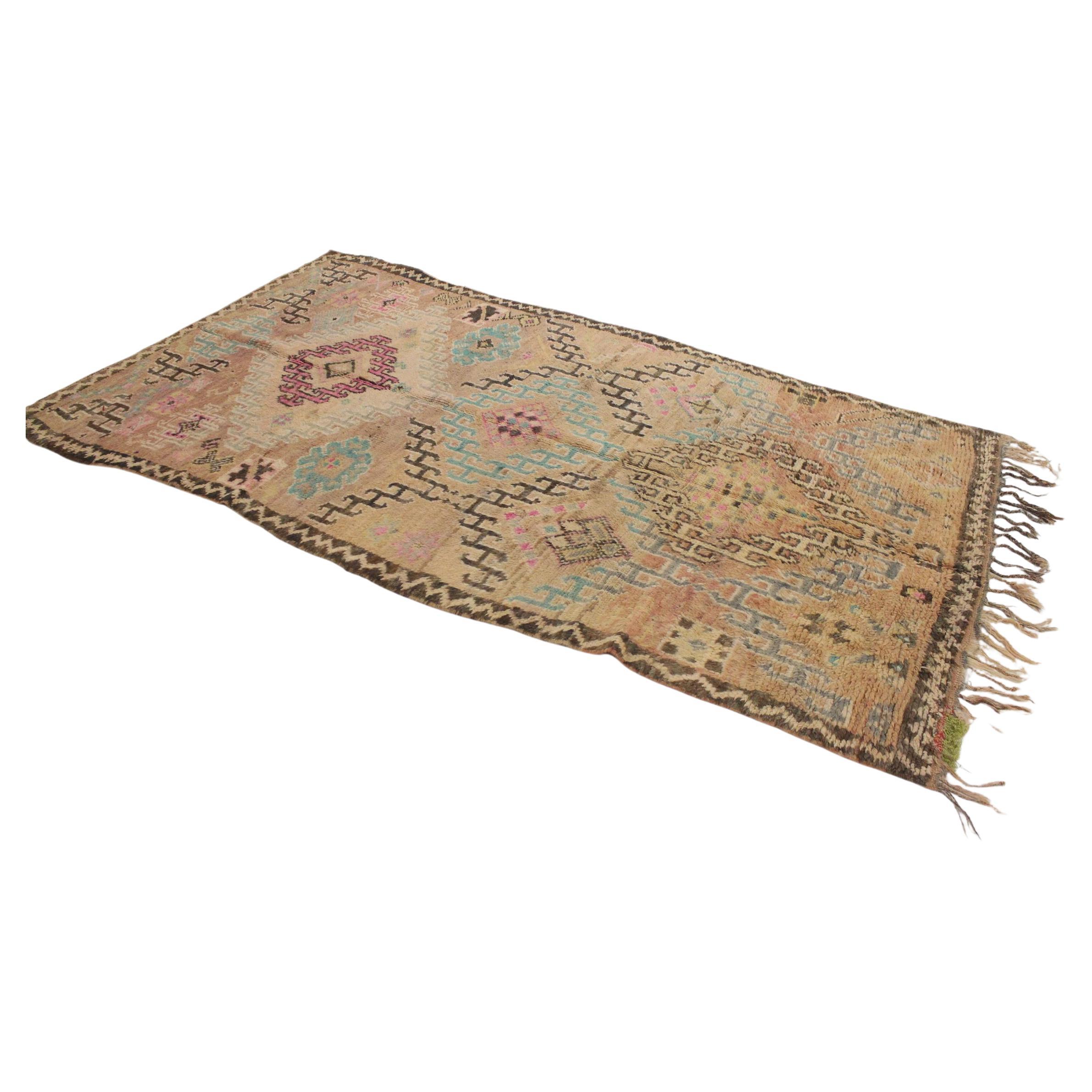 Vintage Moroccan Boujad rug - Dusty peach - 4.7-5.5x9.8feet / 145-169x301cm For Sale