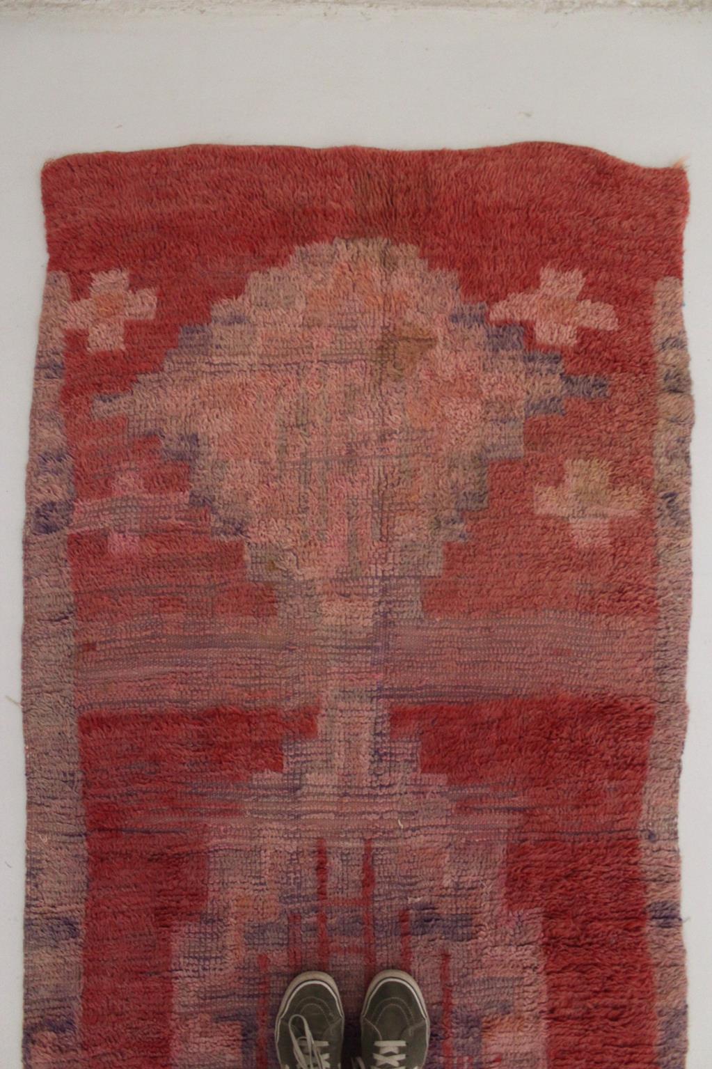 20th Century Vintage Moroccan Boujad rug - Pink - 3.4x18.3feet / 105x560cm For Sale