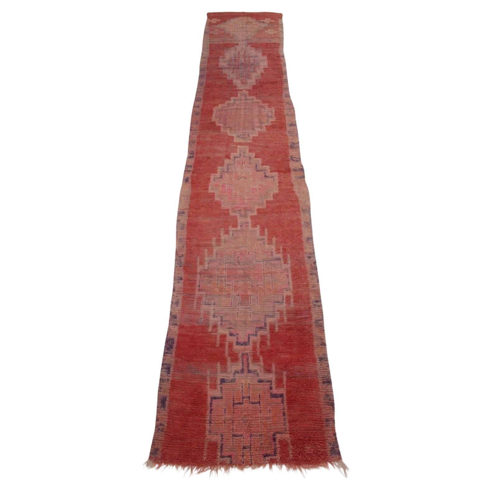 Vintage Moroccan Boujad rug - Pink - 3.4x18.3feet / 105x560cm For Sale