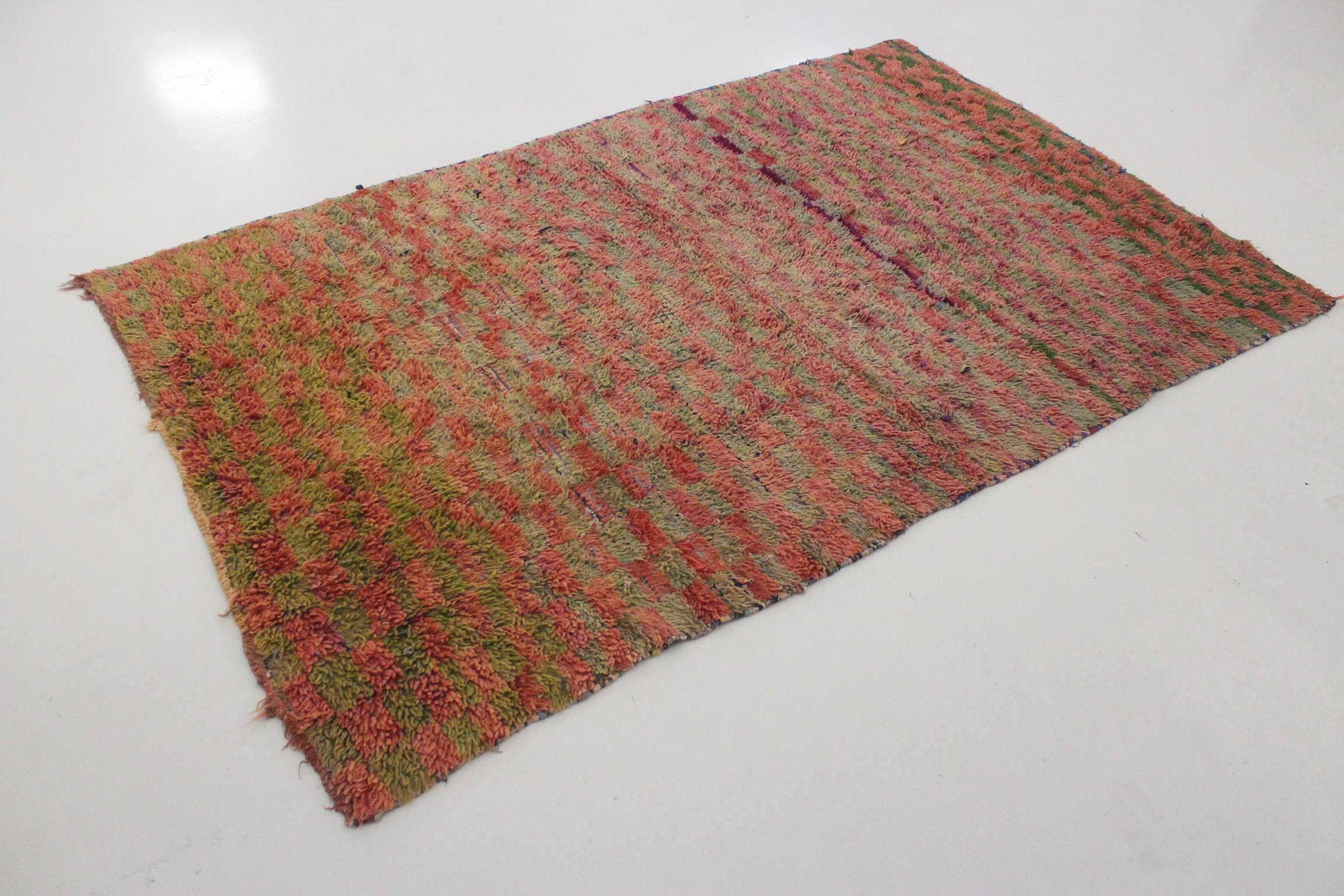 Bohemian Vintage Moroccan Boujad rug - Pink/green - 5.2x8.5feet / 160x260cm For Sale