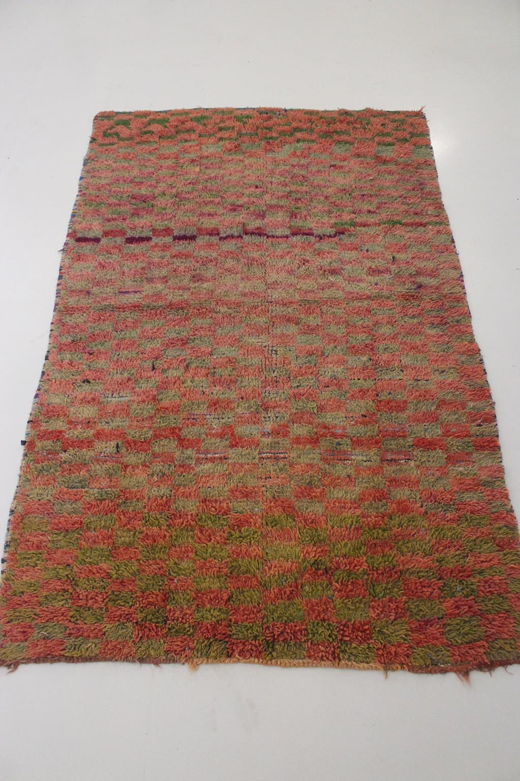 Hand-Woven Vintage Moroccan Boujad rug - Pink/green - 5.2x8.5feet / 160x260cm For Sale