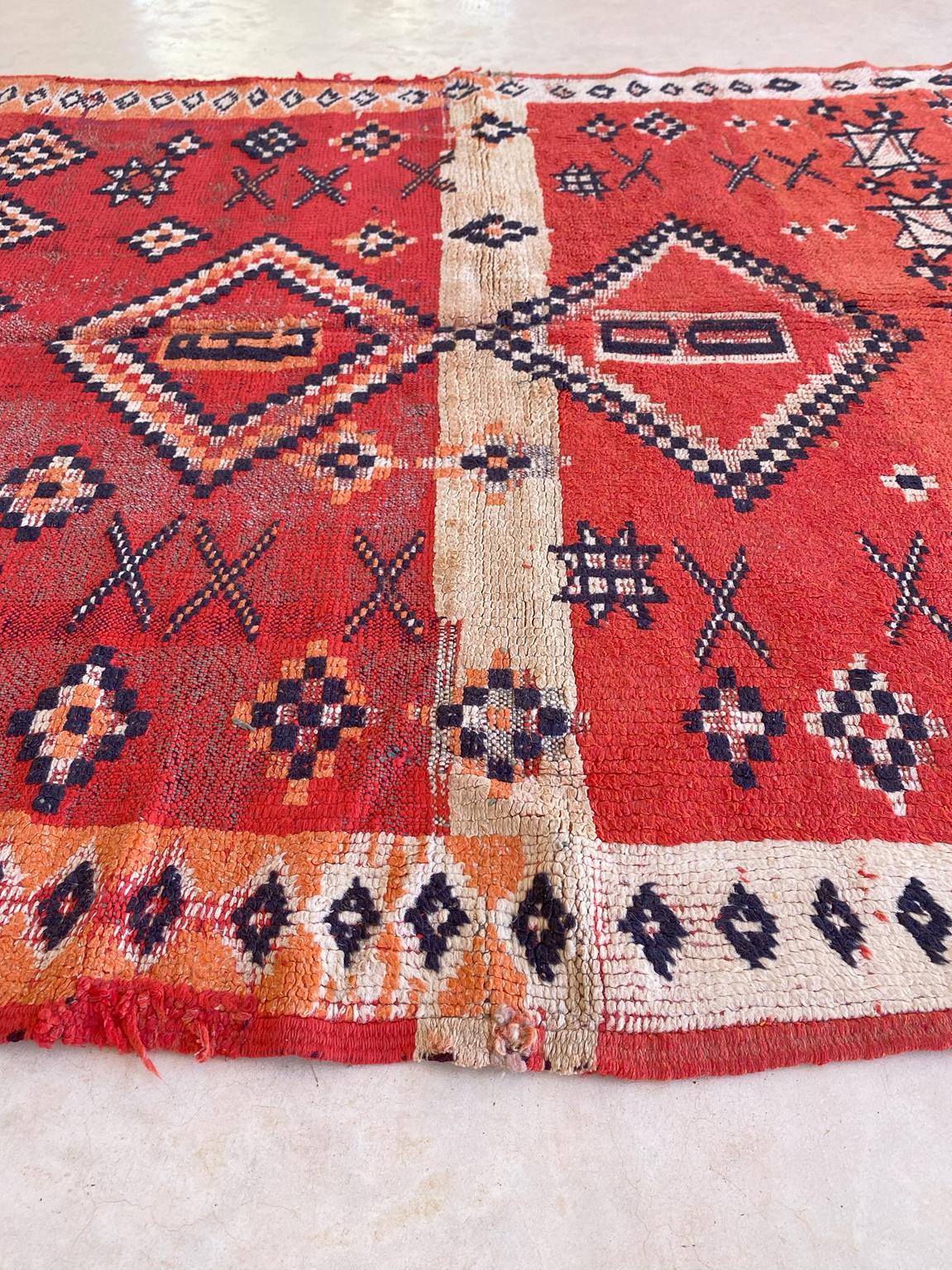 Vintage Moroccan Boujad rug - Red - 4x5feet / 124x153cm For Sale 4