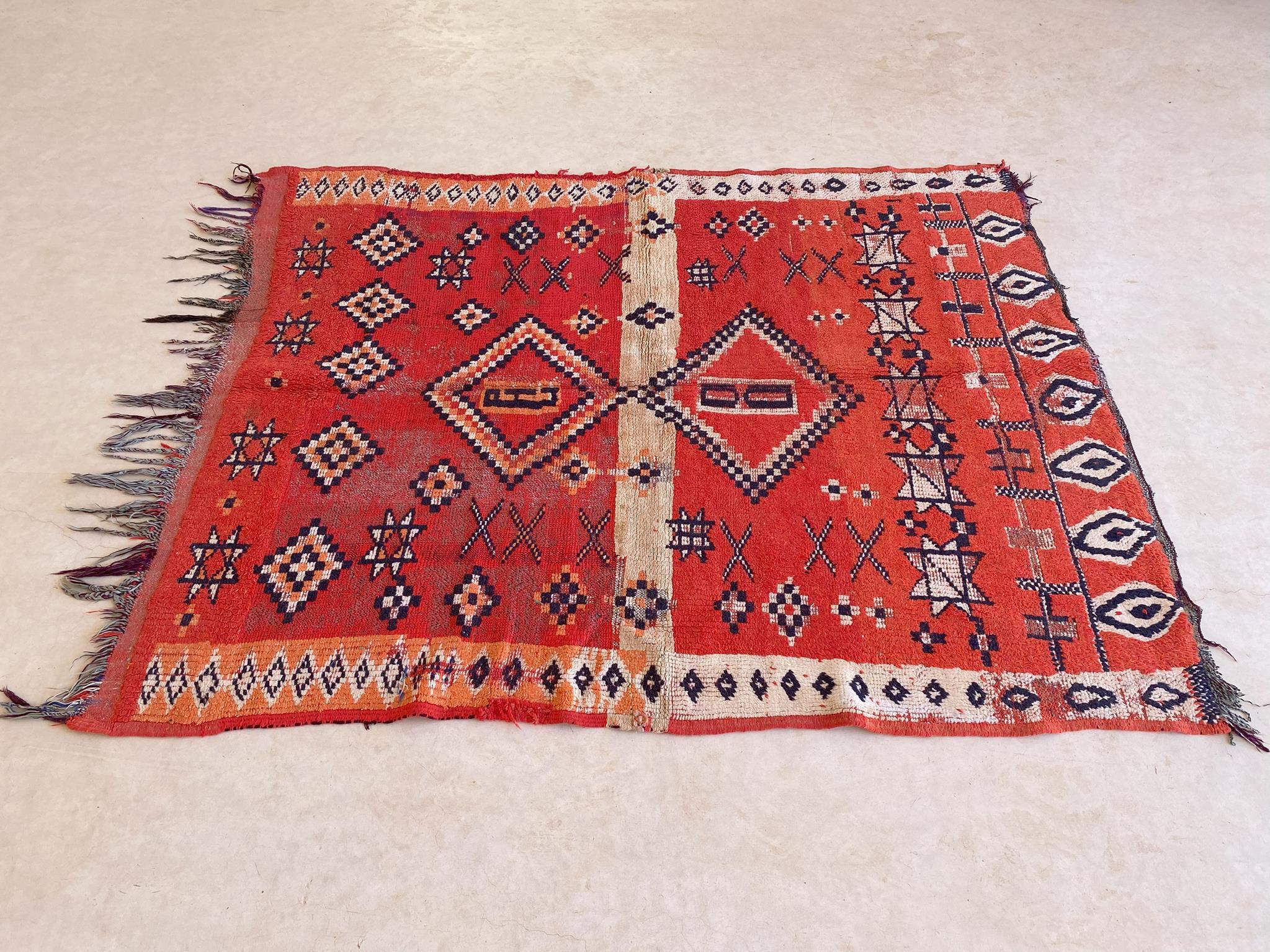 Tribal Vintage Moroccan Boujad rug - Red - 4x5feet / 124x153cm For Sale