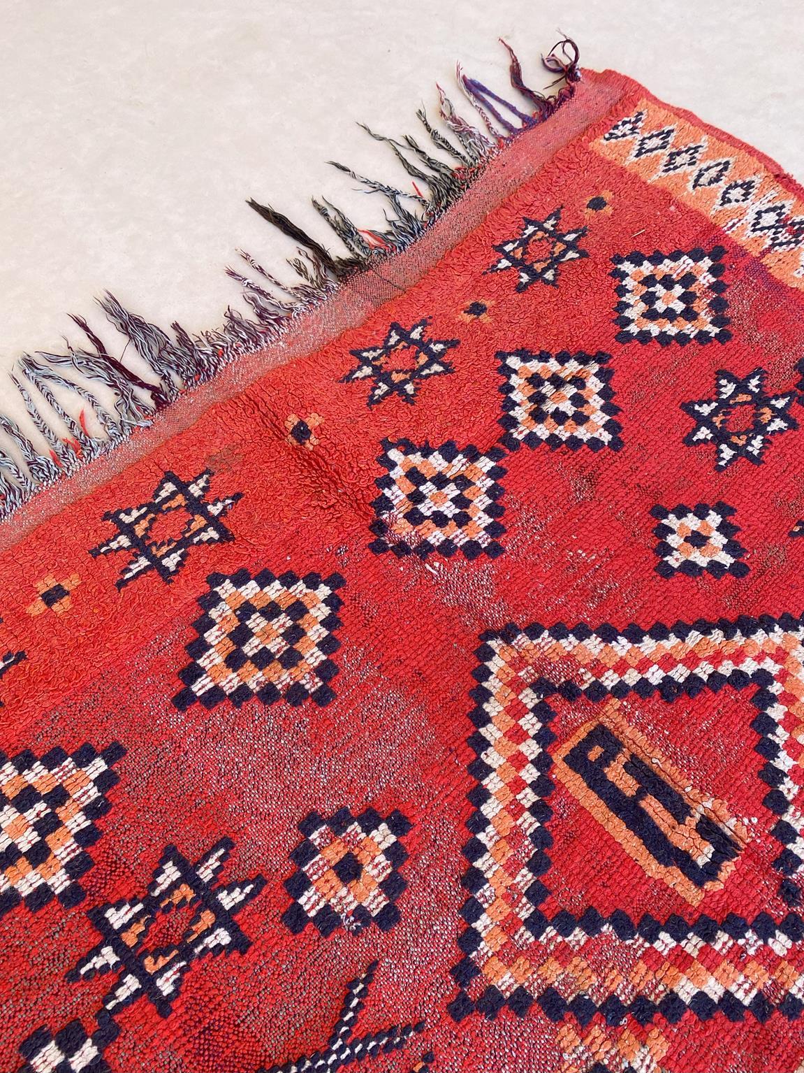 Vintage Moroccan Boujad rug - Red - 4x5feet / 124x153cm For Sale 1