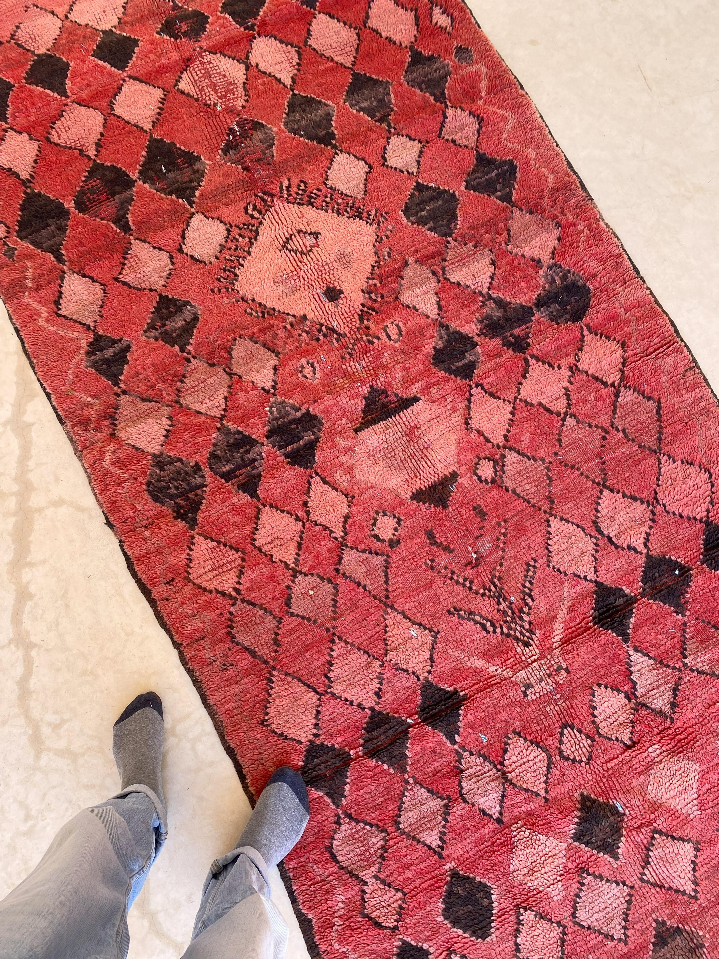 Vintage Moroccan Boujad rug - Red/black/pink - 4.1x11.6feet / 126x354cm For Sale 5