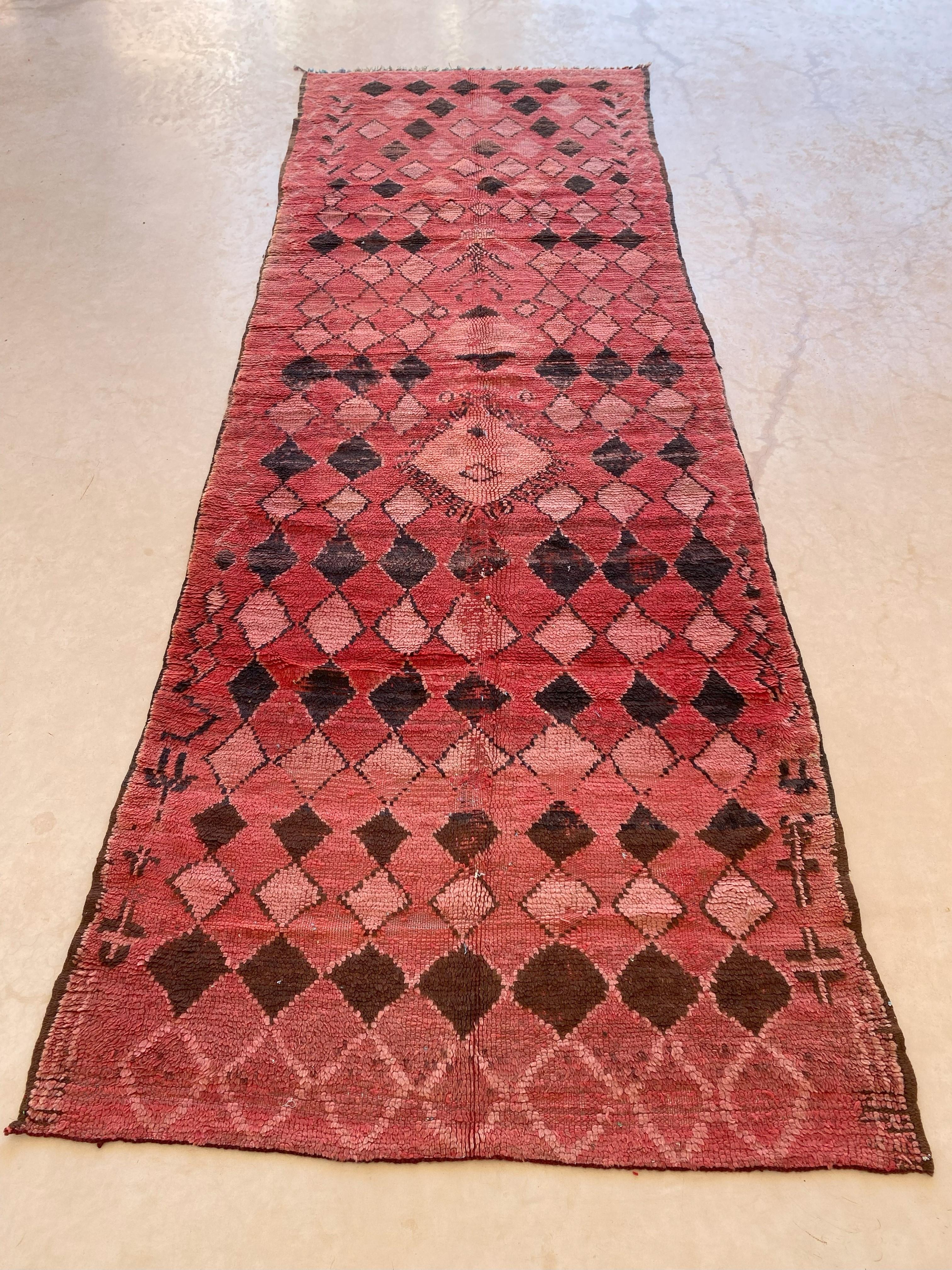 Vintage Moroccan Boujad rug - Red/black/pink - 4.1x11.6feet / 126x354cm For Sale 6