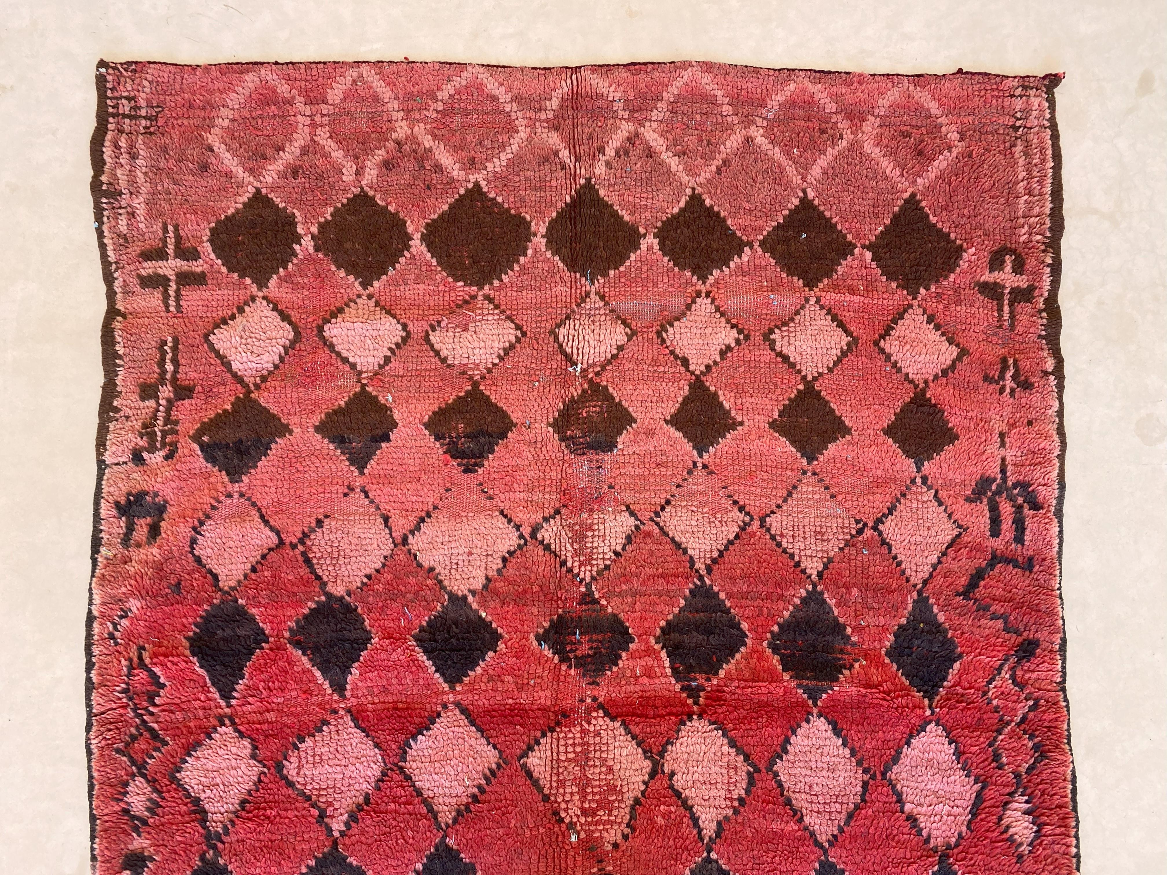 Vintage Moroccan Boujad rug - Red/black/pink - 4.1x11.6feet / 126x354cm For Sale 2