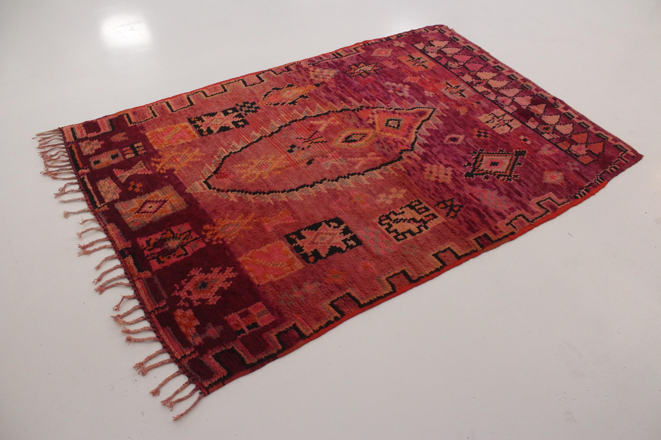 Vintage Moroccan Boujad rug - Red/purple - 5.3x8.1feet / 162x247cm In Good Condition For Sale In Marrakech, MA