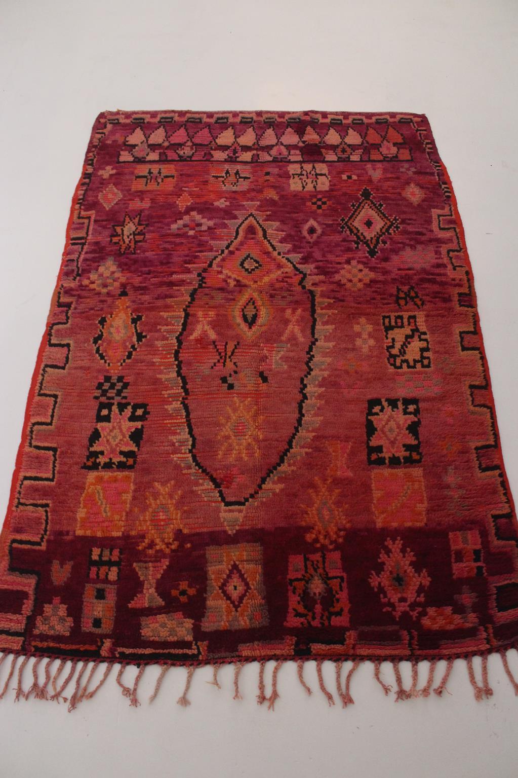 20th Century Vintage Moroccan Boujad rug - Red/purple - 5.3x8.1feet / 162x247cm For Sale