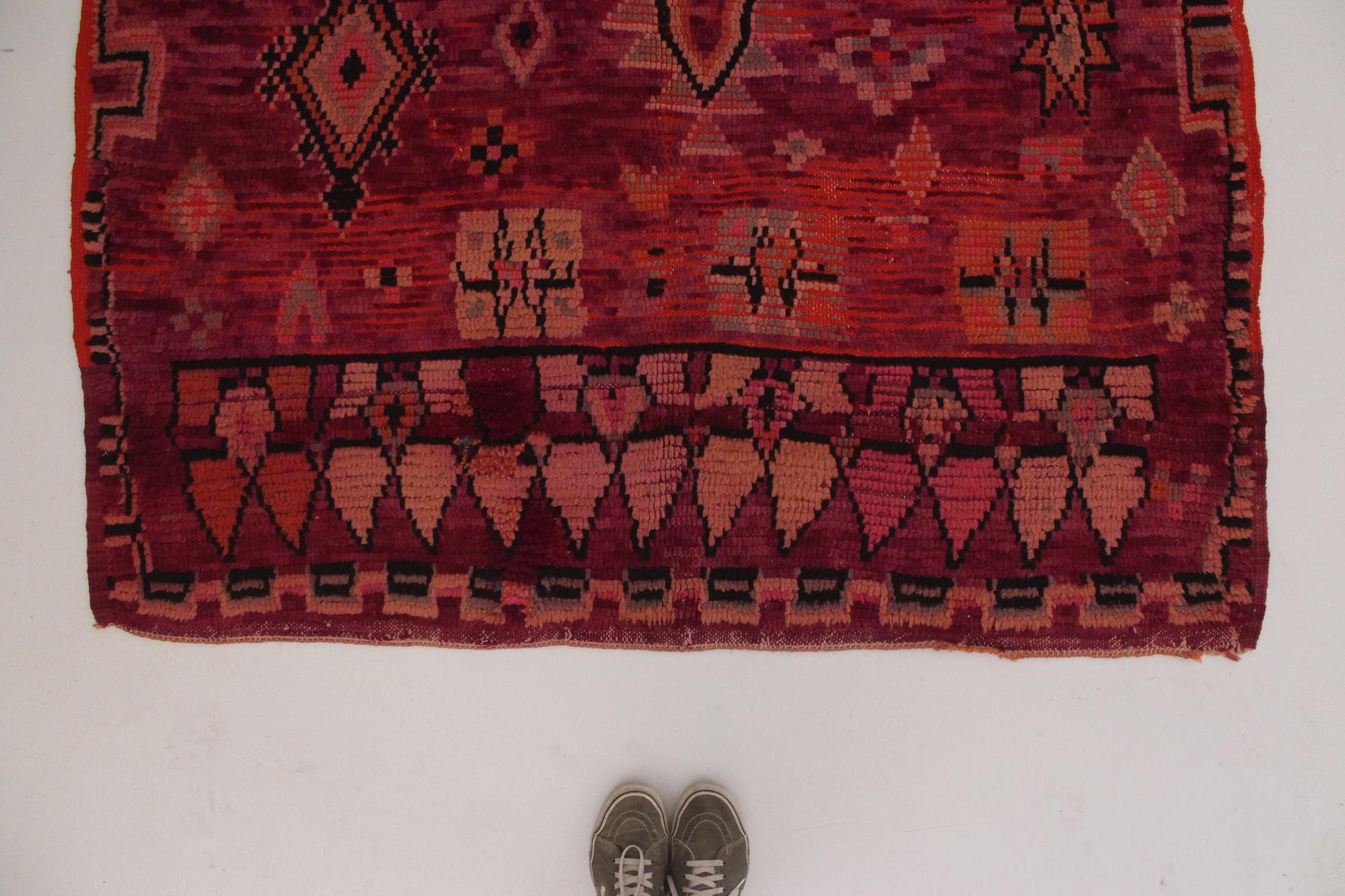 Vintage Moroccan Boujad rug - Red/purple - 5.3x8.1feet / 162x247cm For Sale 1