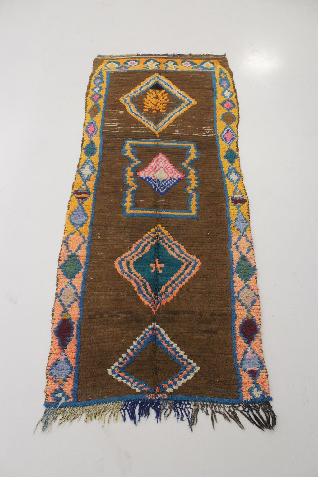 Vintage marokkanischen Boujad Läufer Teppich - Brown/rosa/blau - 3.2x7.5feet / 97x228cm (Handgewebt) im Angebot