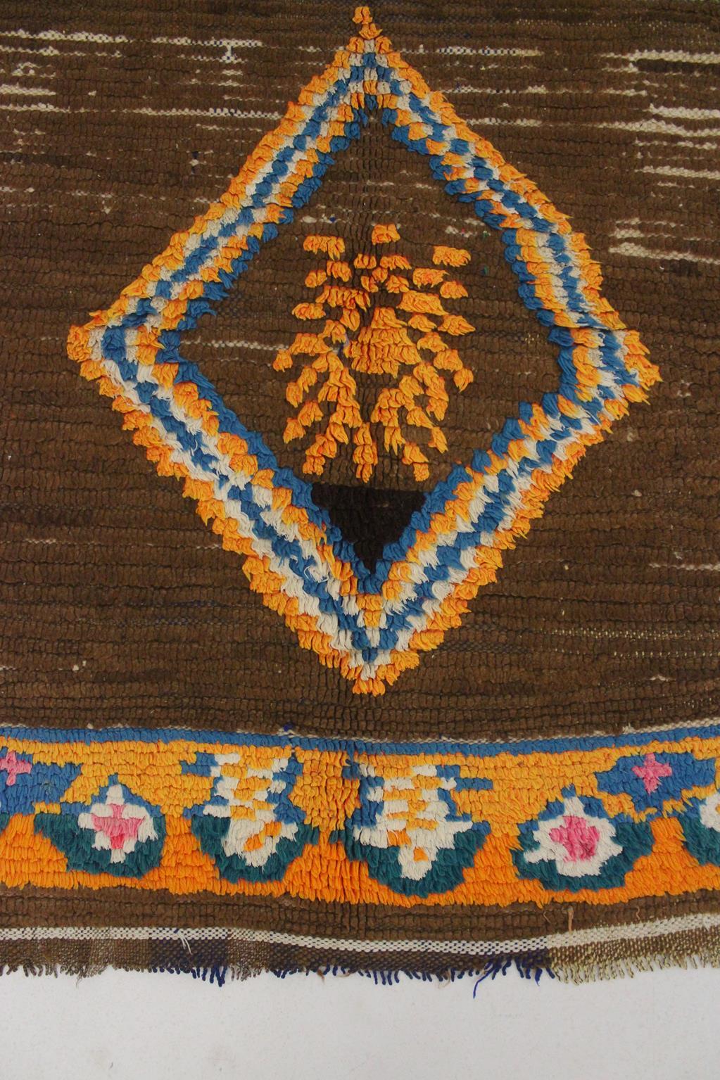 Vintage marokkanischen Boujad Läufer Teppich - Brown/rosa/blau - 3.2x7.5feet / 97x228cm im Zustand „Gut“ im Angebot in Marrakech, MA