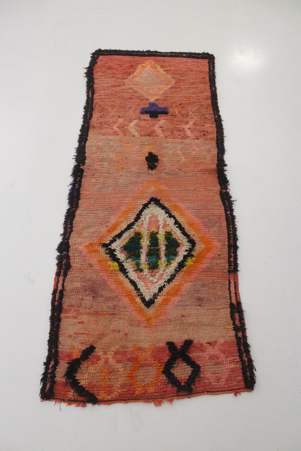 Vintage Moroccan Boujad runner rug - Orange-pink - 3x8.1feet / 93x247cm In Good Condition For Sale In Marrakech, MA