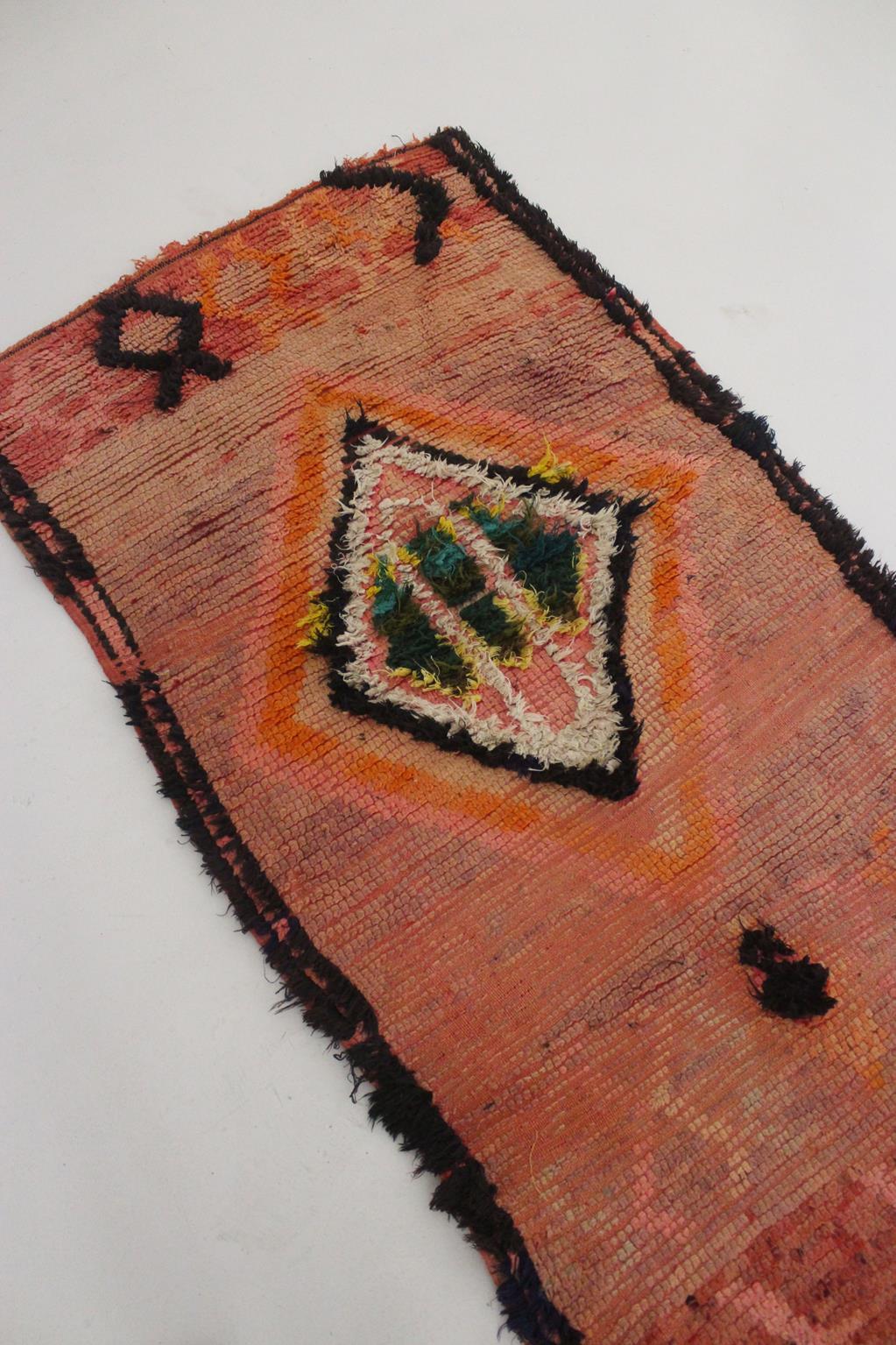 Vintage Moroccan Boujad runner rug - Orange-pink - 3x8.1feet / 93x247cm For Sale 1
