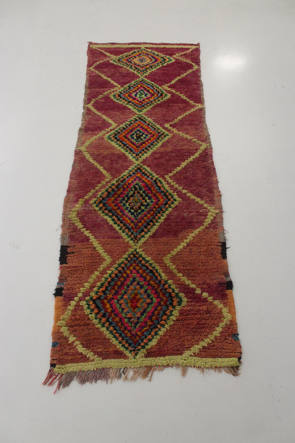 Vintage Moroccan Boujad runner rug - Purple - 3x8.7feet / 92x265cm In Good Condition For Sale In Marrakech, MA