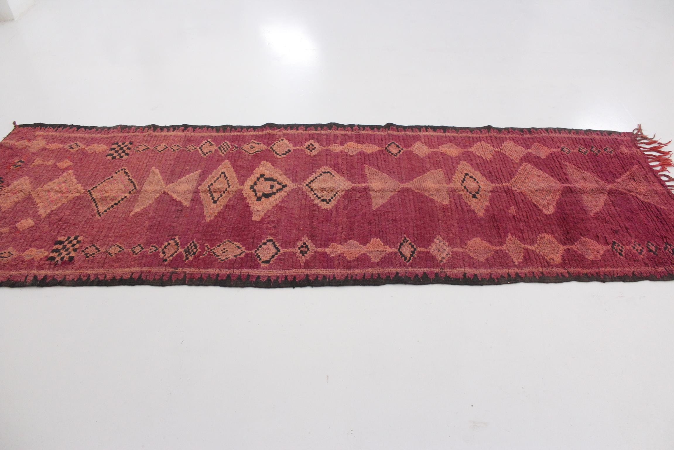 Vintage Moroccan Boujad runner rug - Raspberry - 3.4x10.5feet / 105x320cm For Sale 2