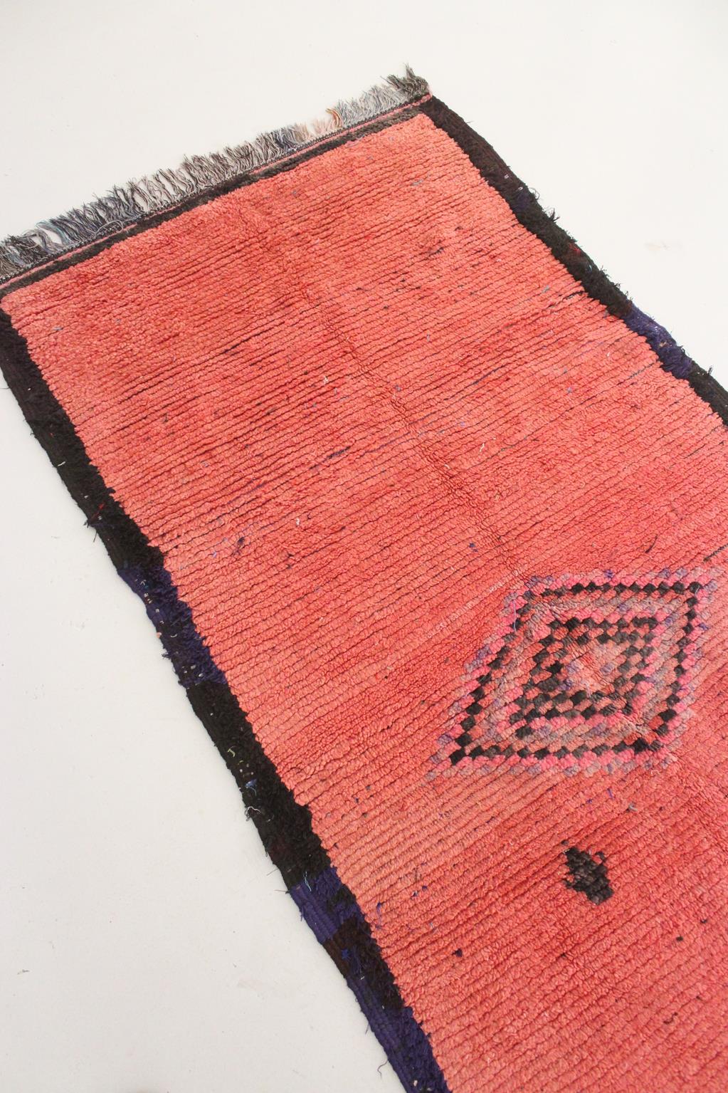 Vintage Moroccan Boujad runner rug - Rich pink - 3.4x8.4feet / 105x257cm For Sale 5