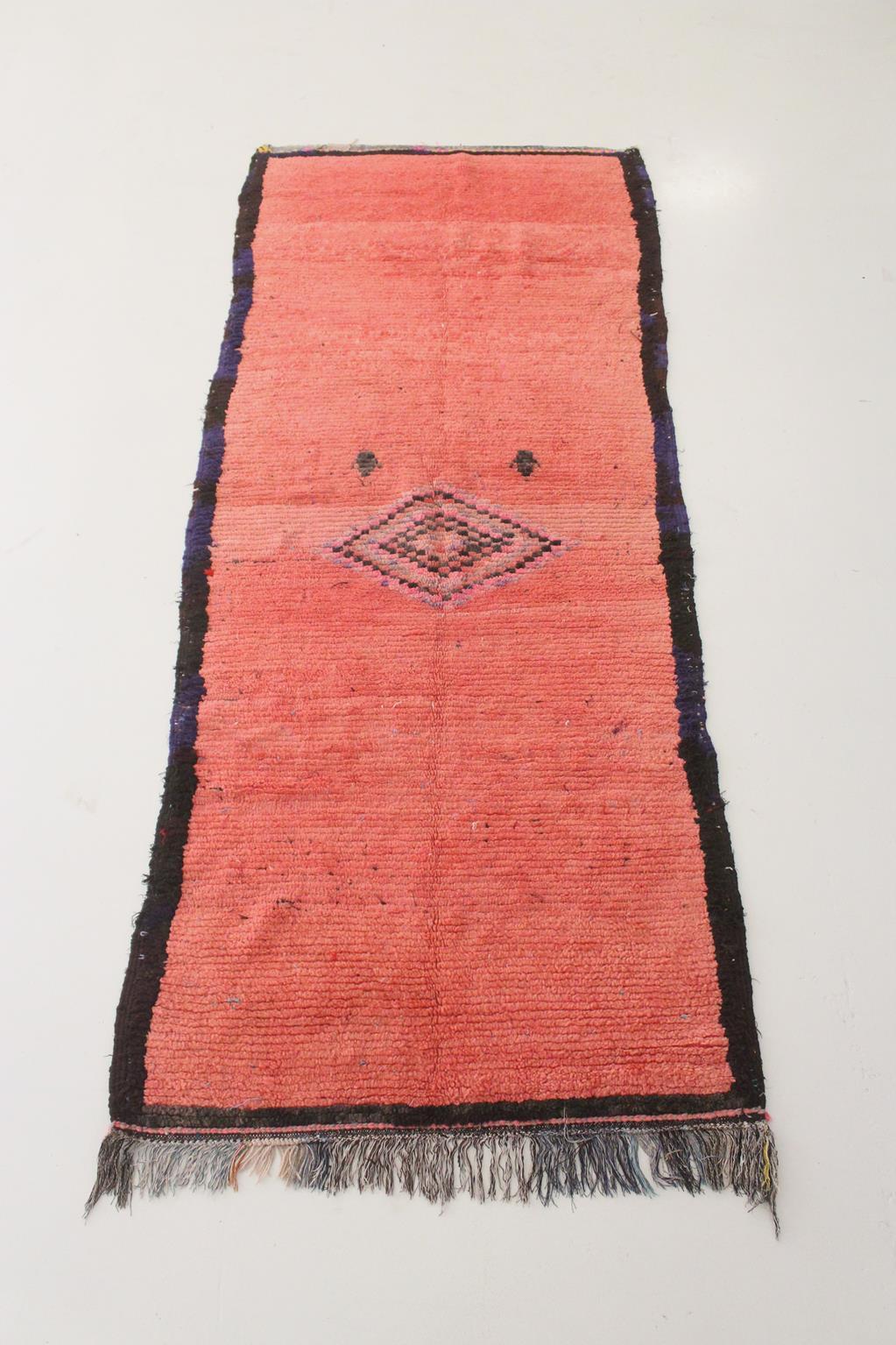 Vintage Moroccan Boujad runner rug - Rich pink - 3.4x8.4feet / 105x257cm In Good Condition For Sale In Marrakech, MA