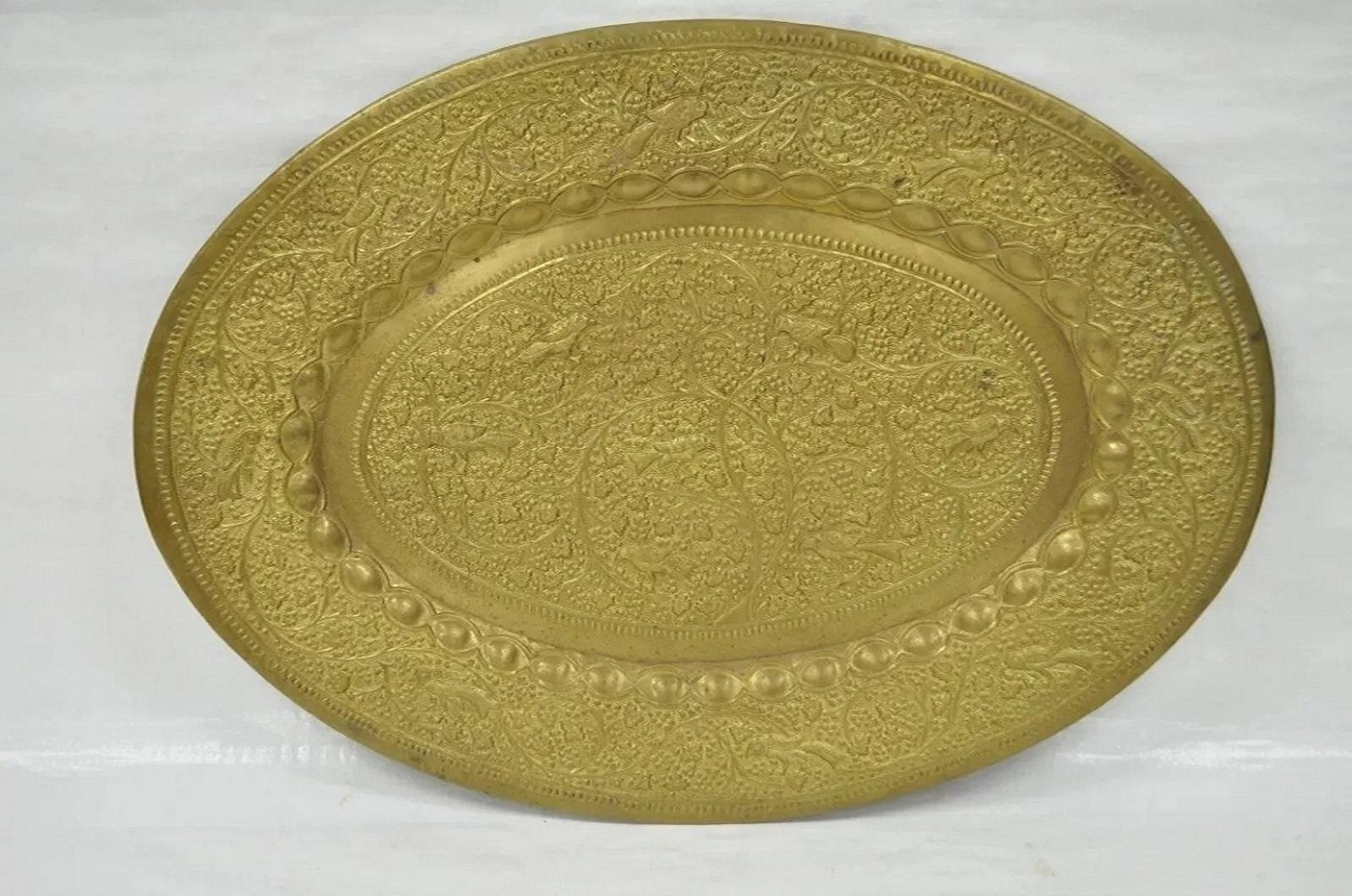 20th Century Vintage Moroccan Brass Bird Embossed Oval Tray Folding Small Coffee Table For Sale