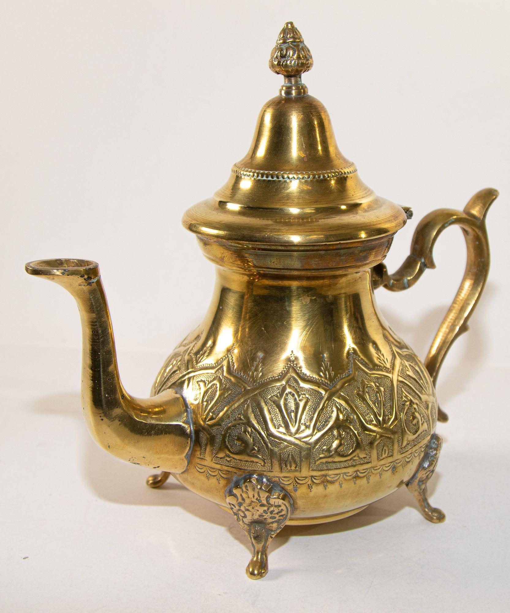 Vintage Moroccan Brass Tea Pot Kettle In Good Condition In North Hollywood, CA