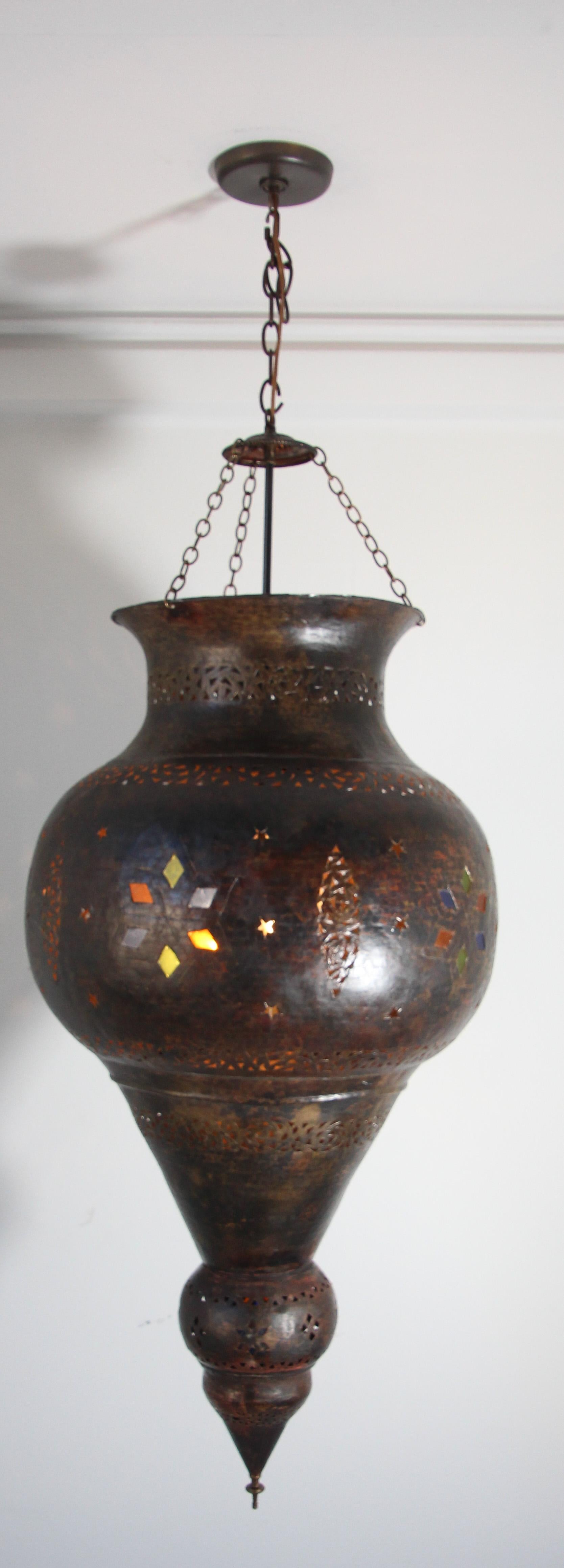 Vintage Moroccan Bronze Moorish Chandelier In Good Condition For Sale In North Hollywood, CA