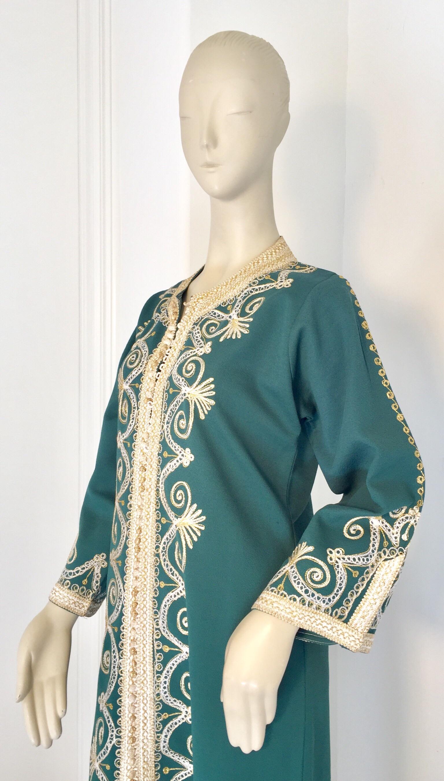 Vintage Moroccan Caftan Emerald Green Maxi Dress, circa 1970 Size M For Sale 9