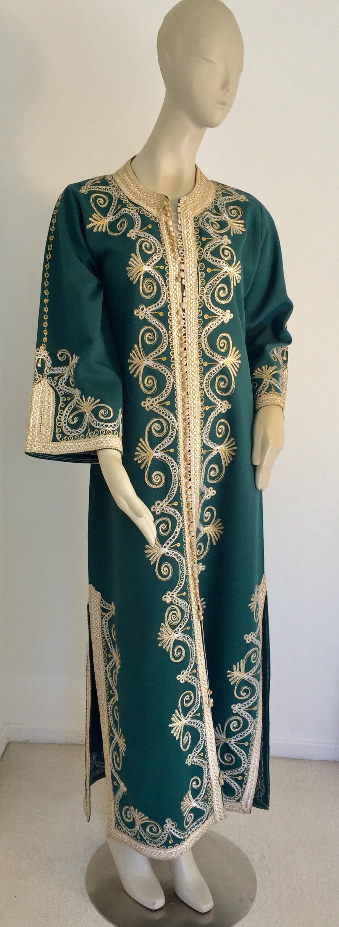 Vintage Moroccan Caftan Emerald Green Maxi Dress, circa 1970 Size M For Sale 11