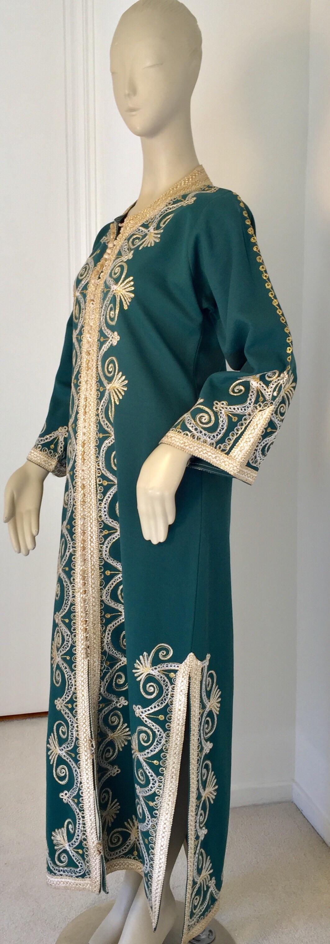 Vert Robe longue vintage marocaine caftan vert émeraude, taille M en vente