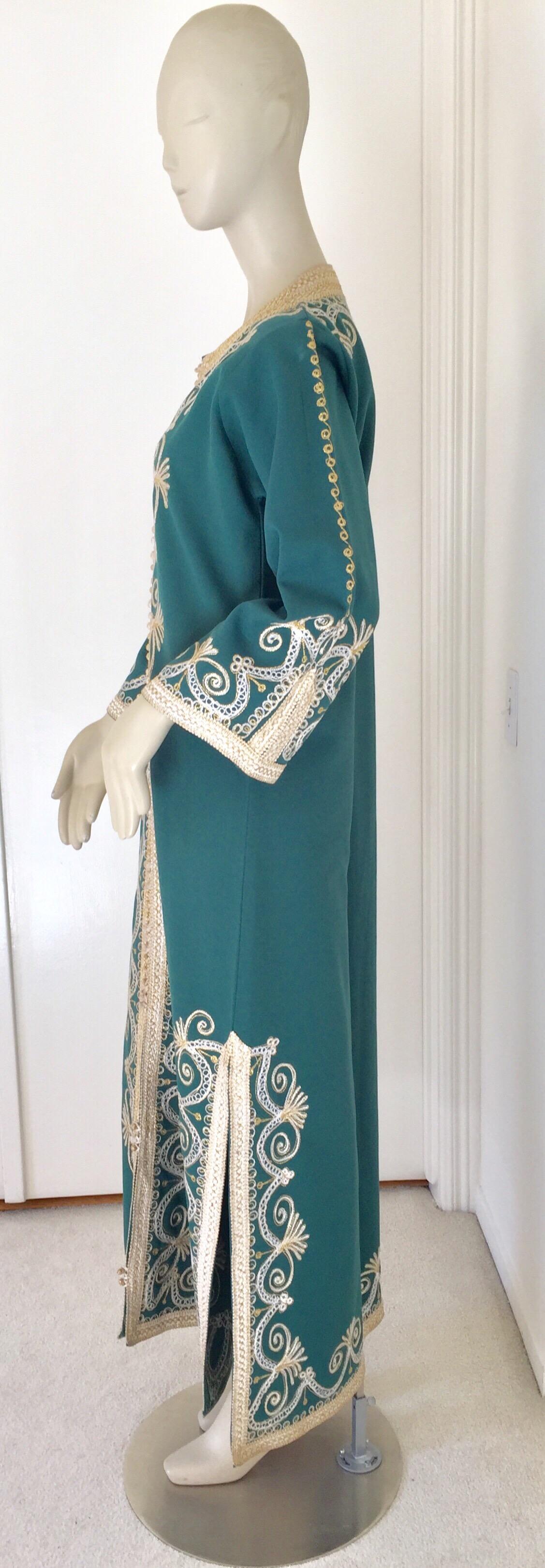 Hand-Crafted Vintage Moroccan Caftan Emerald Green Maxi Dress, circa 1970 Size M For Sale