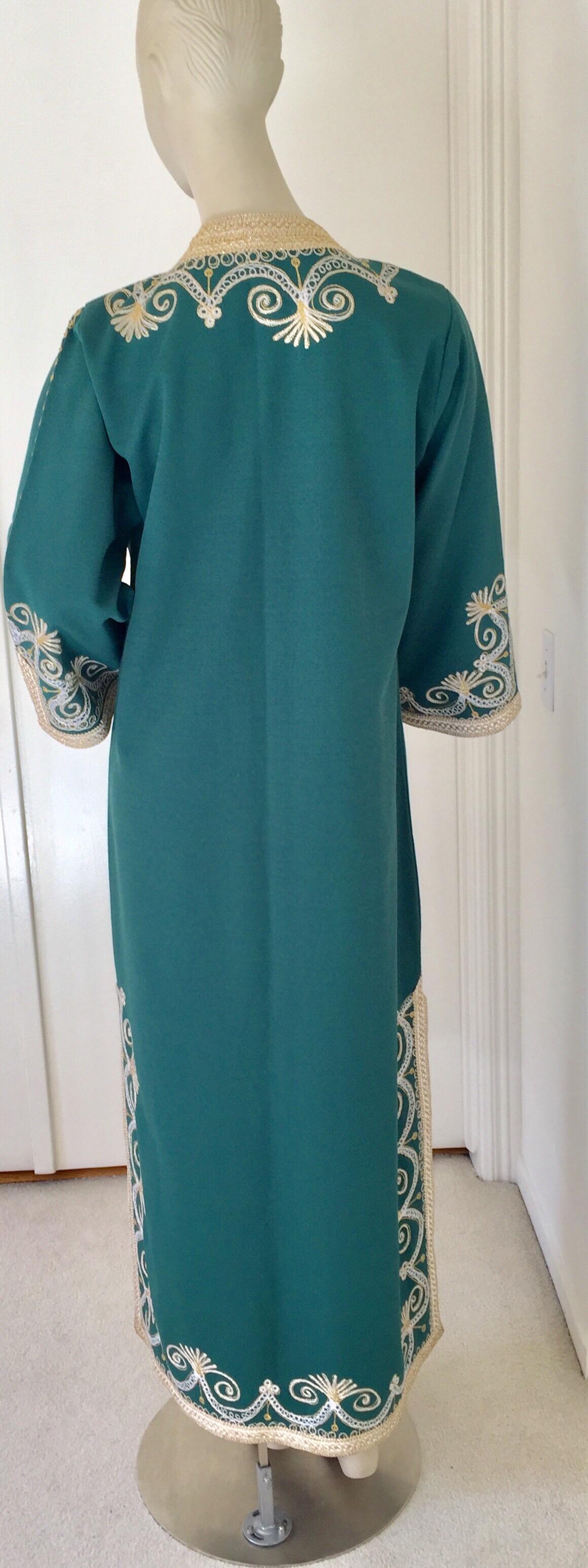 Vintage Moroccan Caftan Emerald Green Maxi Dress, circa 1970 Size M In Good Condition For Sale In North Hollywood, CA