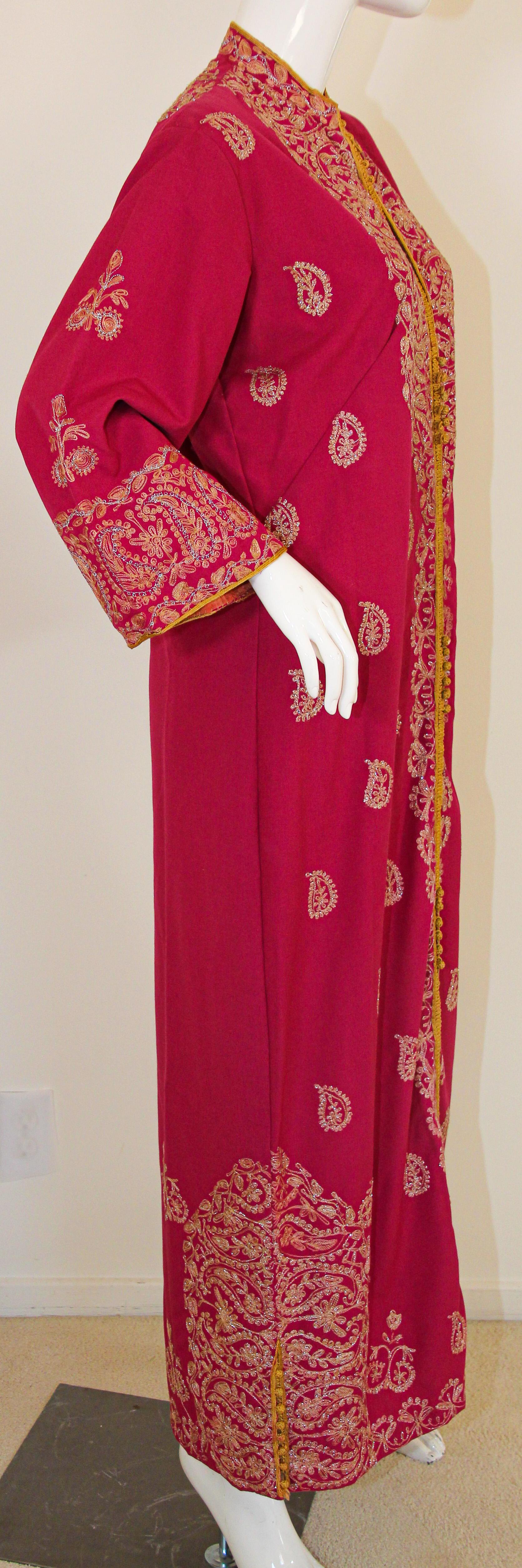 Vintage Moroccan Caftan Hot Pink with Gold, 1970's For Sale 3