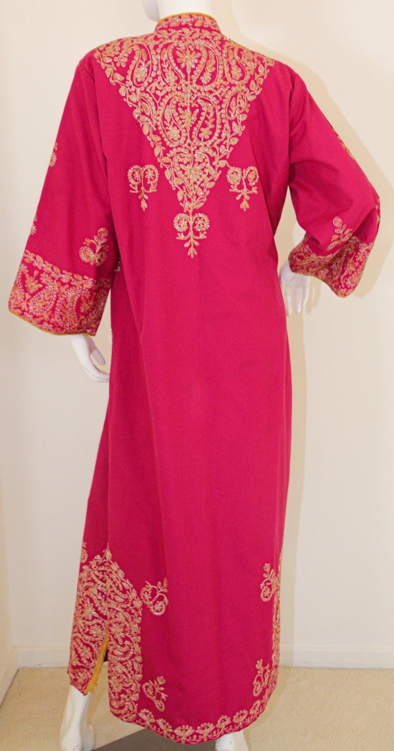 Vintage Moroccan Caftan Hot Pink with Gold, 1970's For Sale 10