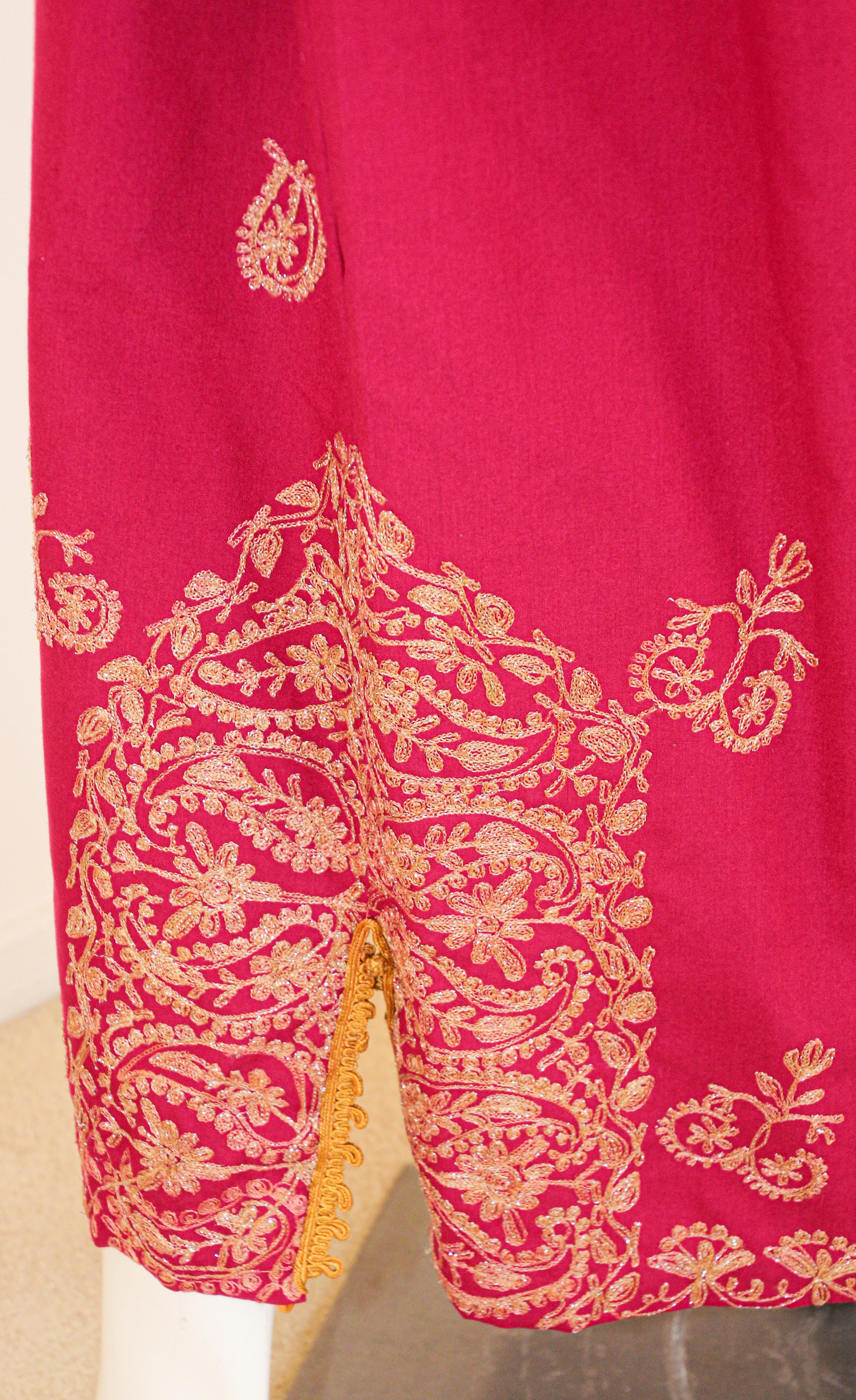 Vintage Moroccan Caftan Hot Pink with Gold, 1970's For Sale 9