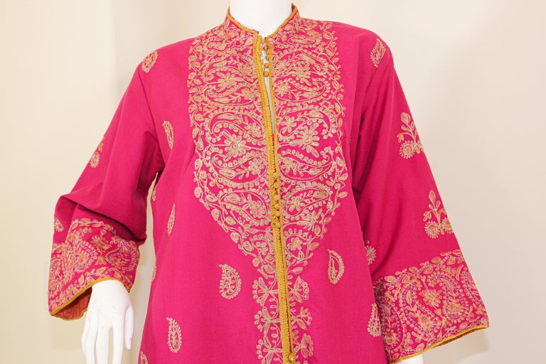 Vintage Moroccan Caftan Hot Pink with Gold, 1970's For Sale 4
