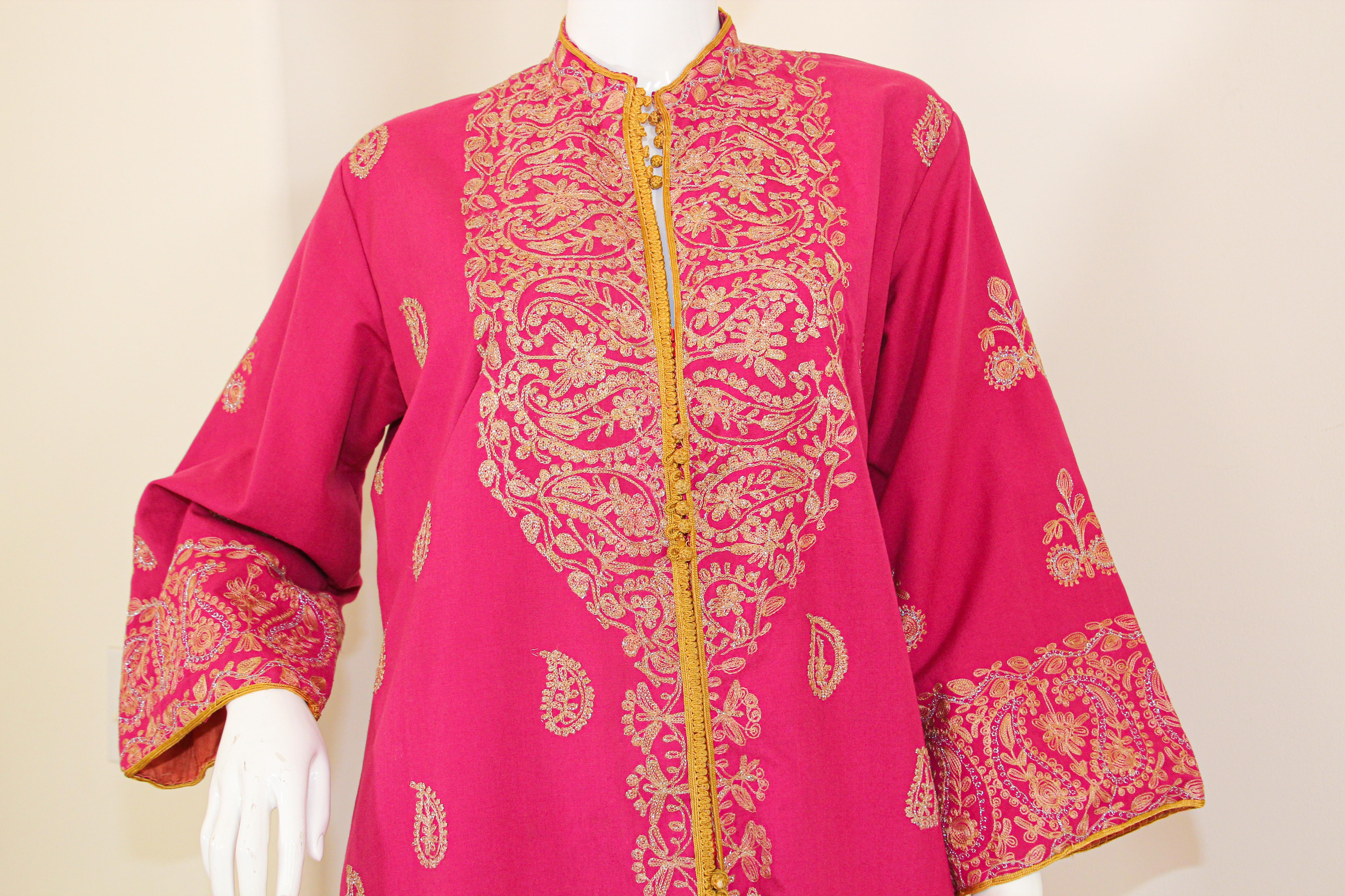 Vintage Moroccan Caftan Hot Pink with Gold, 1970's In Good Condition For Sale In North Hollywood, CA