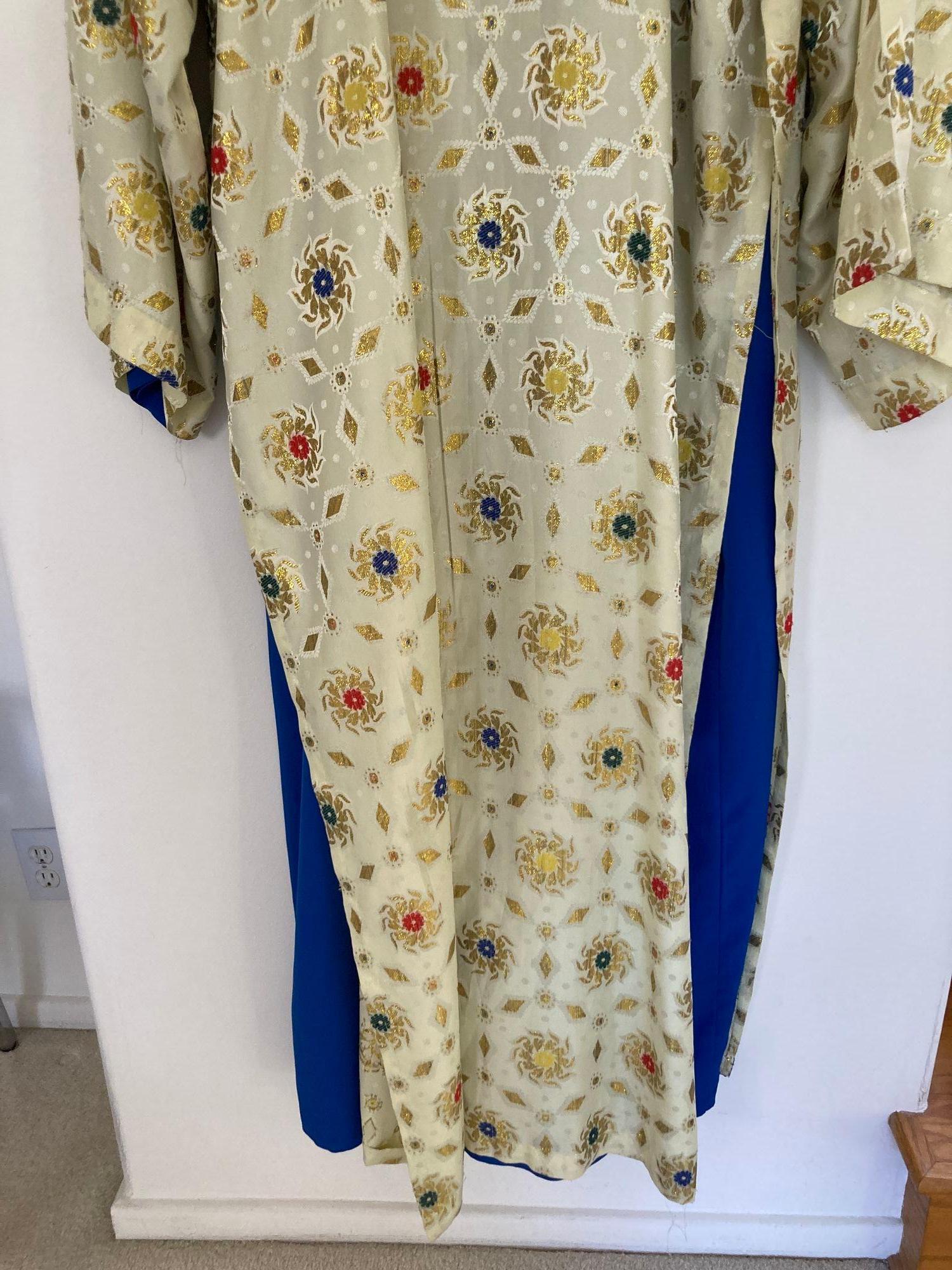 Vintage Moroccan Caftan in Royal Blue And Gold For Sale 4