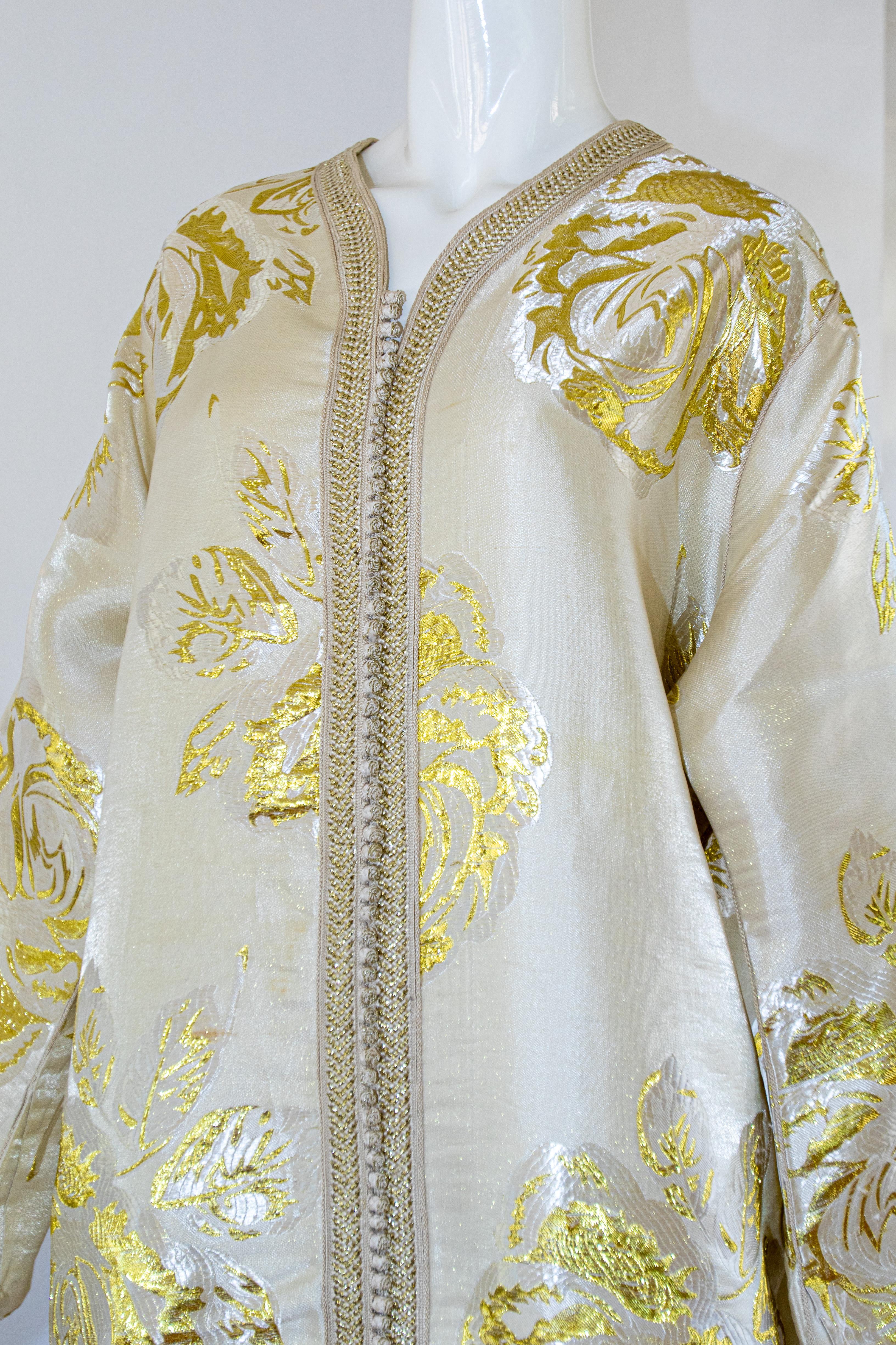 Vintage Moroccan Caftan White and Gold Metallic Floral Brocade For Sale 2