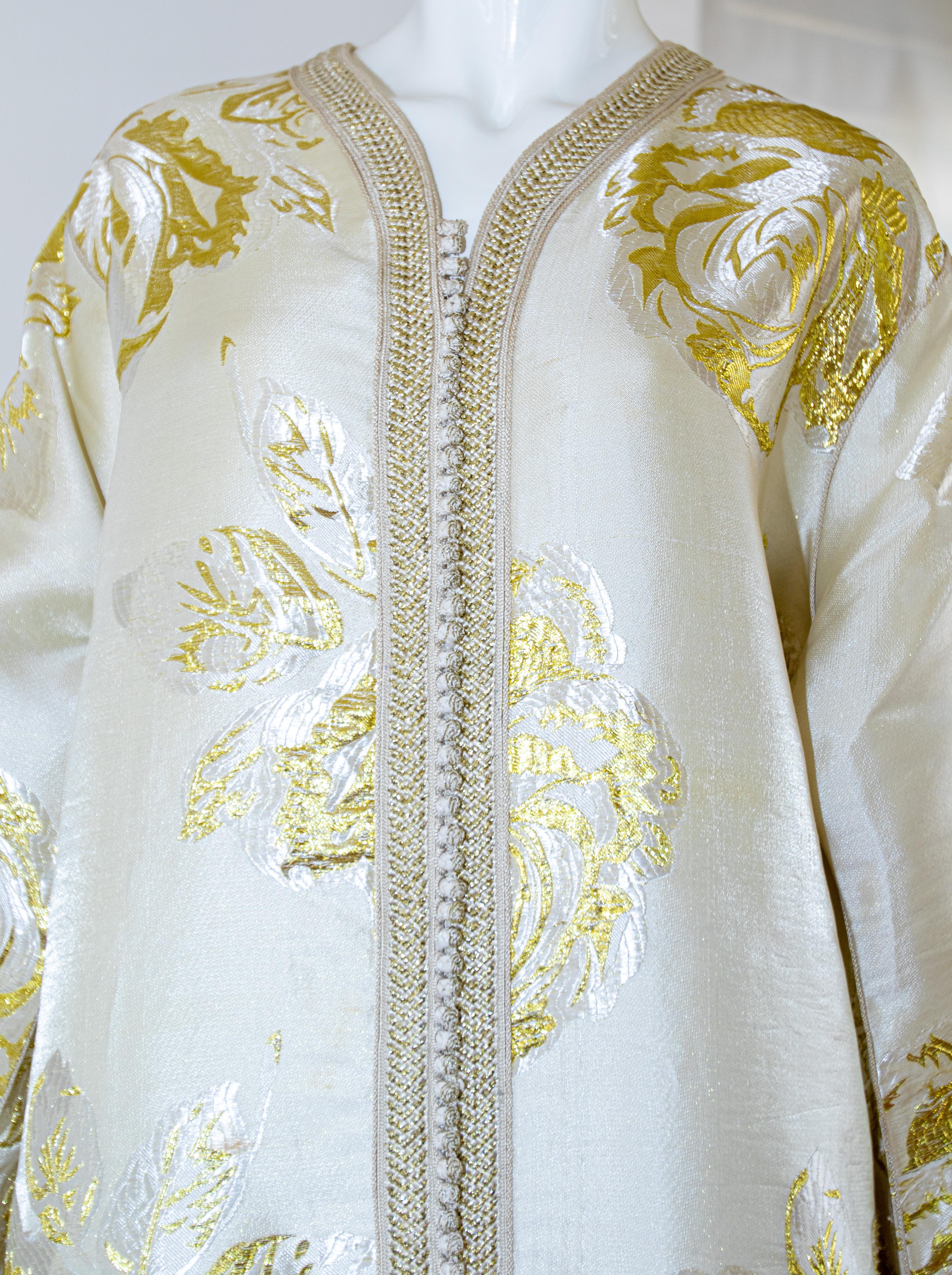 Caftan marocain vintage, brocart floral blanc et or métallisé en vente 6